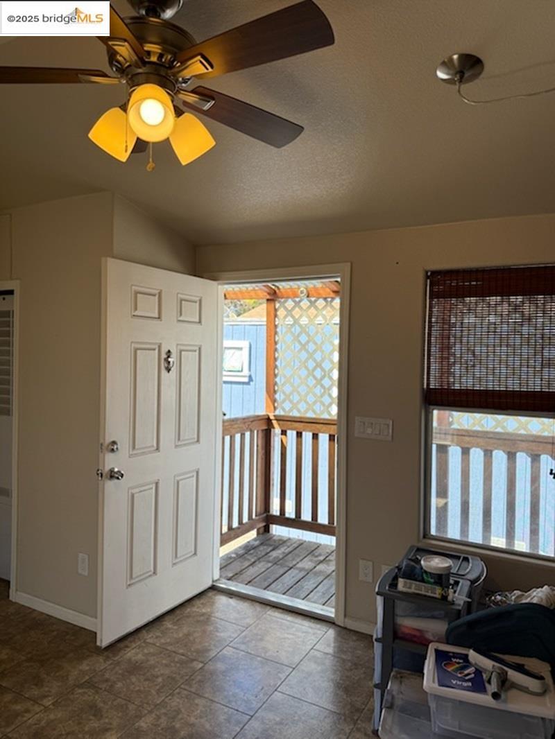 Detail Gallery Image 5 of 12 For 14831 Bancroft Ave. #27,  San Leandro,  CA 94578 - 1 Beds | 1 Baths