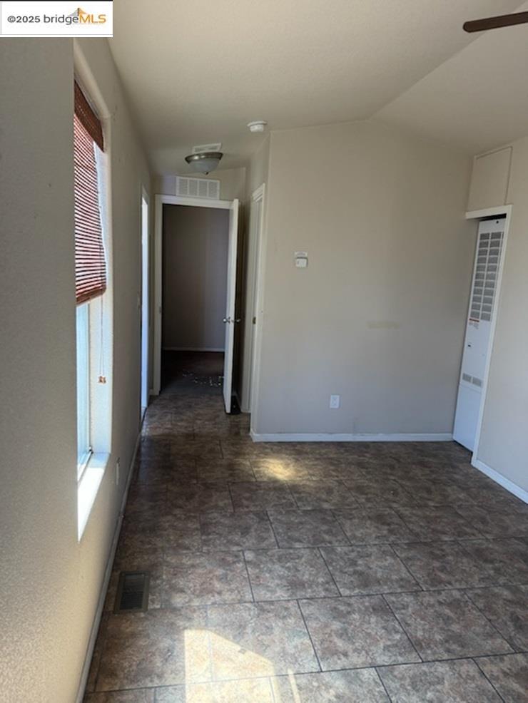 Detail Gallery Image 7 of 12 For 14831 Bancroft Ave. #27,  San Leandro,  CA 94578 - 1 Beds | 1 Baths