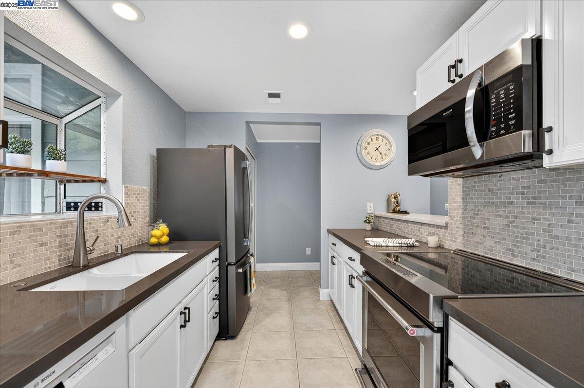 Detail Gallery Image 15 of 32 For 7875 Canyon Meadow Cir #C,  Pleasanton,  CA 94588 - 2 Beds | 2 Baths
