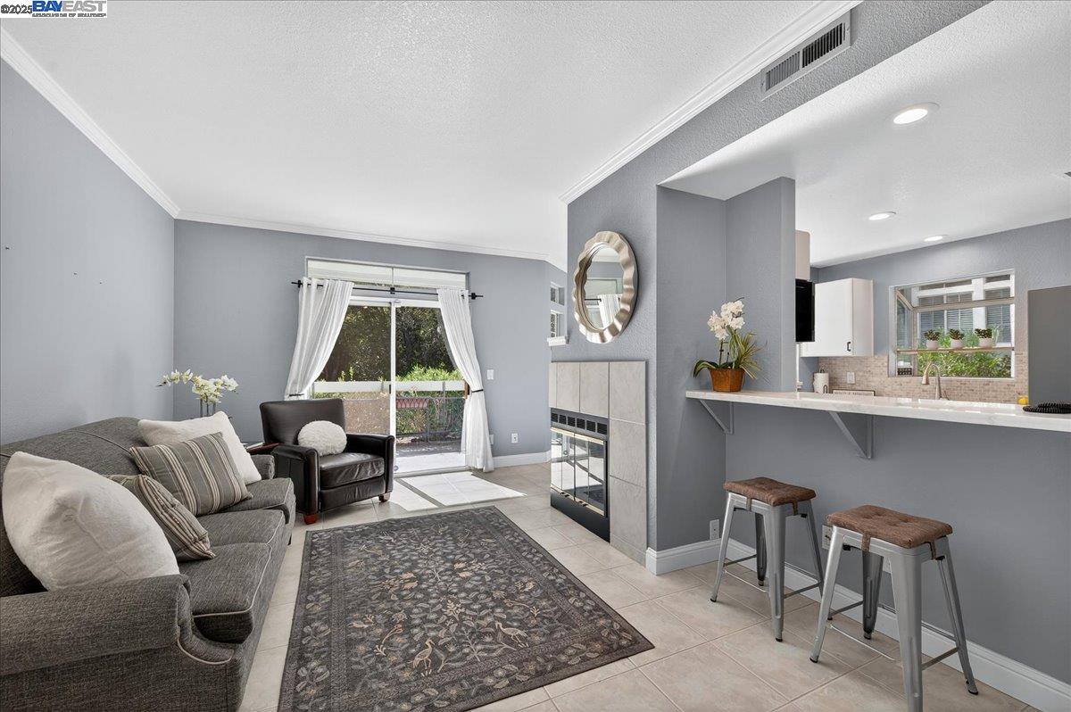 Detail Gallery Image 3 of 32 For 7875 Canyon Meadow Cir #C,  Pleasanton,  CA 94588 - 2 Beds | 2 Baths