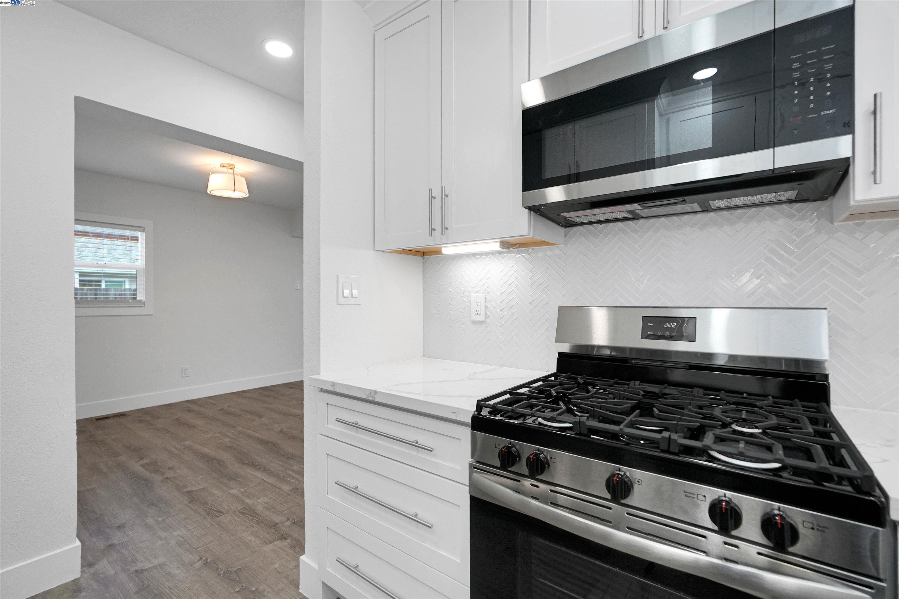 Detail Gallery Image 16 of 51 For 1521 159th Ave, San Leandro,  CA 94578 - 2 Beds | 3 Baths