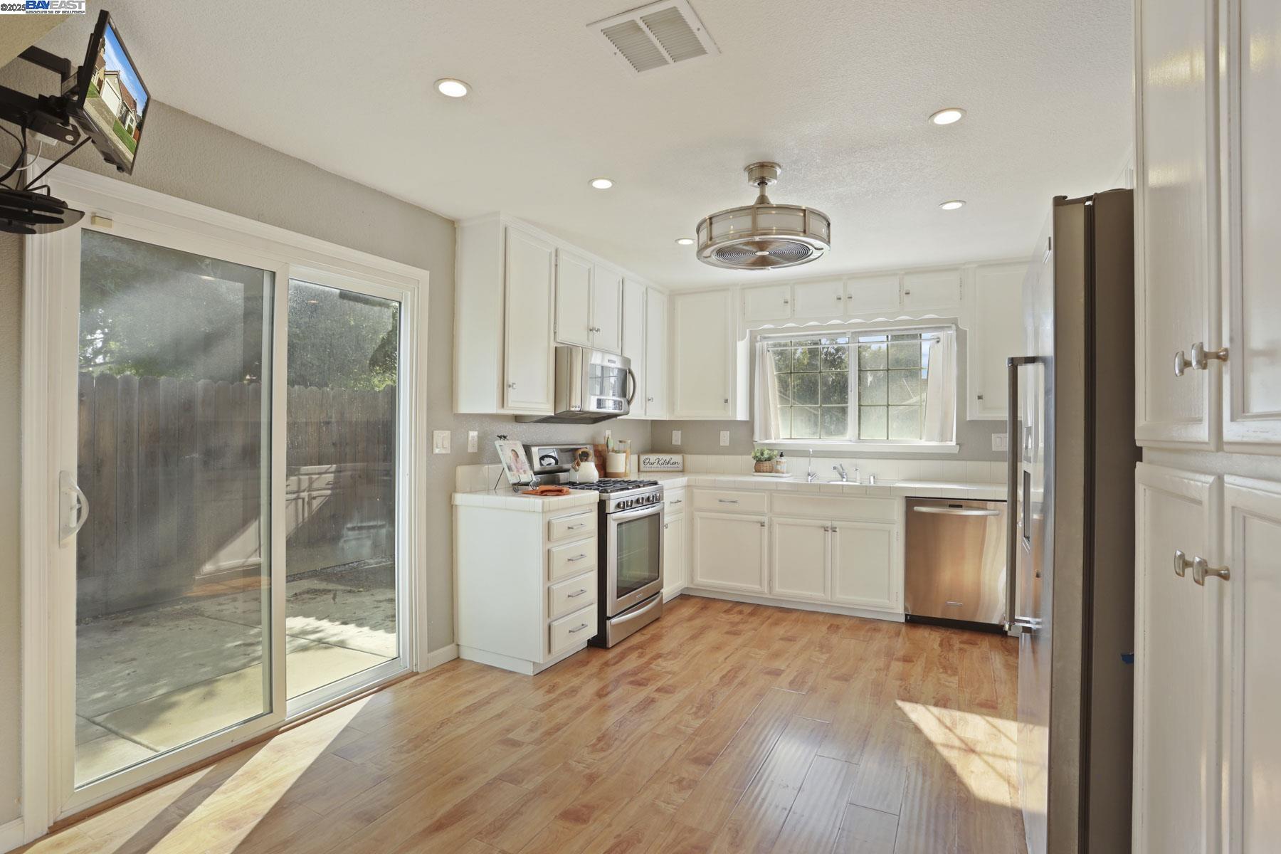 Detail Gallery Image 15 of 40 For 925 Gotland Ct, Tracy,  CA 95376 - 3 Beds | 2 Baths