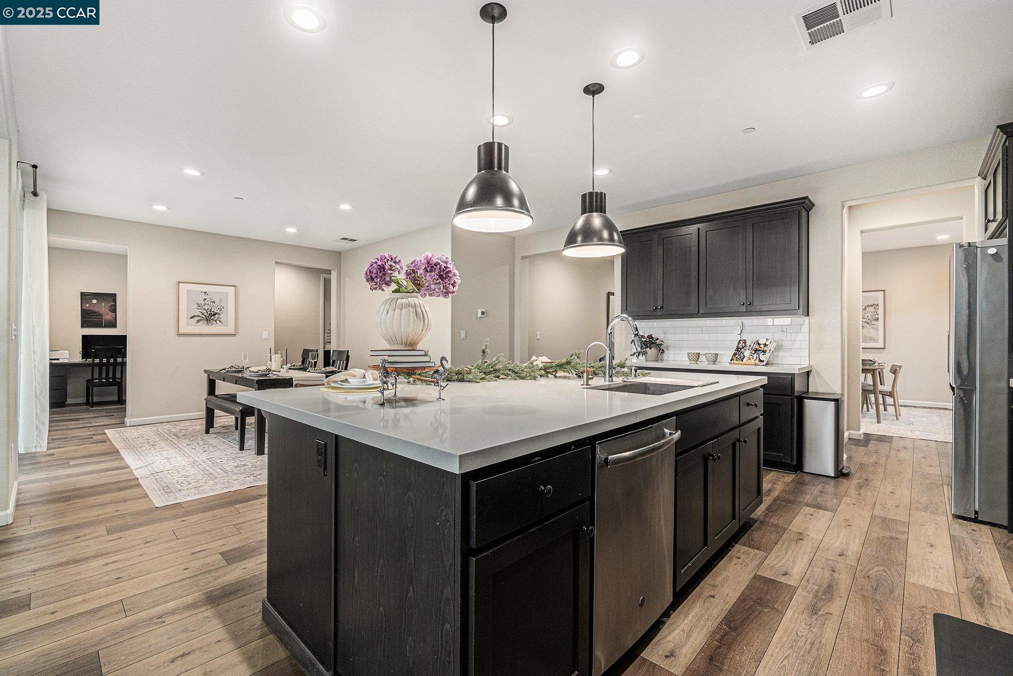 Detail Gallery Image 3 of 45 For 208 Littleton St, Oakley,  CA 94561 - 5 Beds | 4 Baths