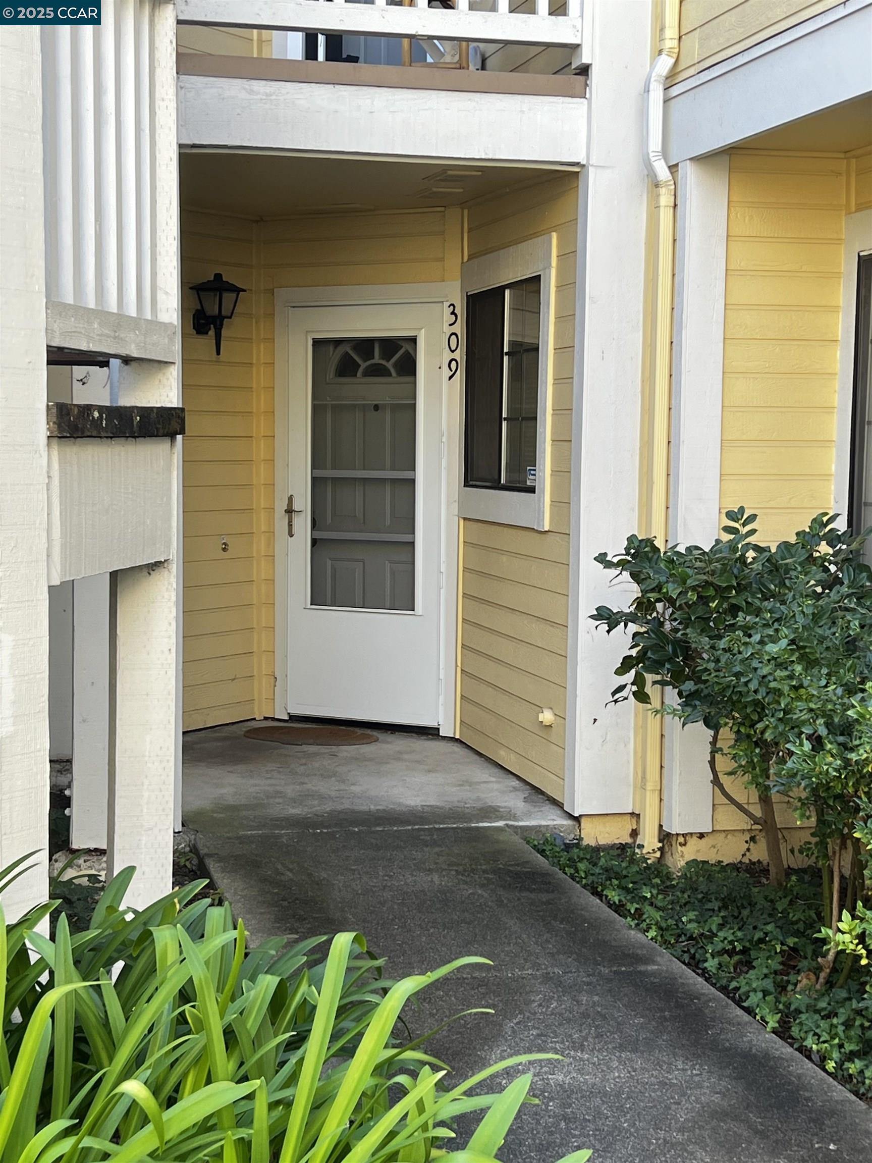 Detail Gallery Image 2 of 26 For 309 Devonwood, Hercules,  CA 94547 - 2 Beds | 2 Baths