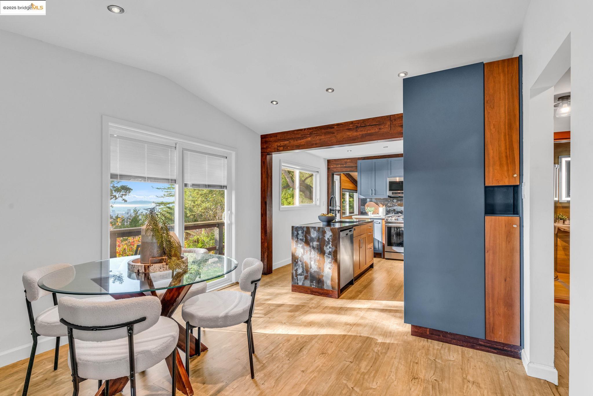 Detail Gallery Image 17 of 58 For 6141 Merriewood Dr, Oakland,  CA 94611 - 5 Beds | 4 Baths