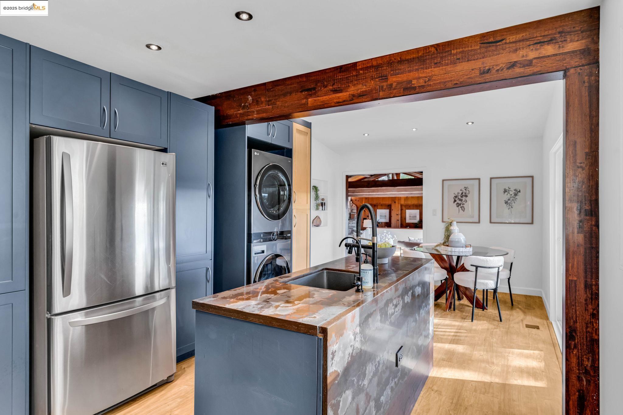 Detail Gallery Image 19 of 58 For 6141 Merriewood Dr, Oakland,  CA 94611 - 5 Beds | 4 Baths