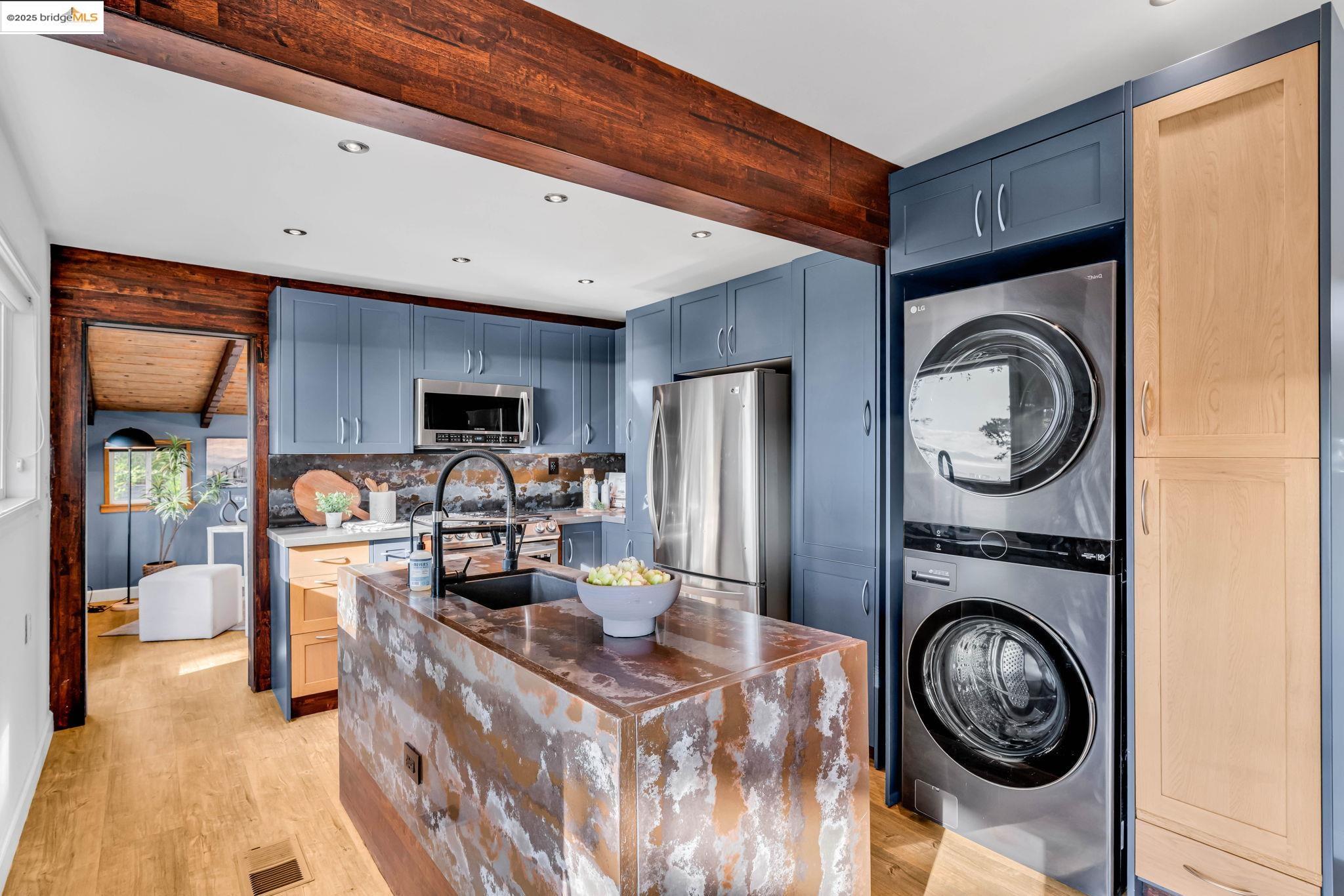 Detail Gallery Image 20 of 58 For 6141 Merriewood Dr, Oakland,  CA 94611 - 5 Beds | 4 Baths