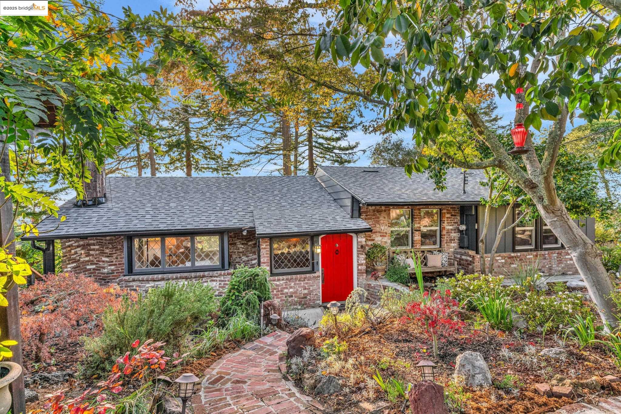 Detail Gallery Image 3 of 58 For 6141 Merriewood Dr, Oakland,  CA 94611 - 5 Beds | 4 Baths