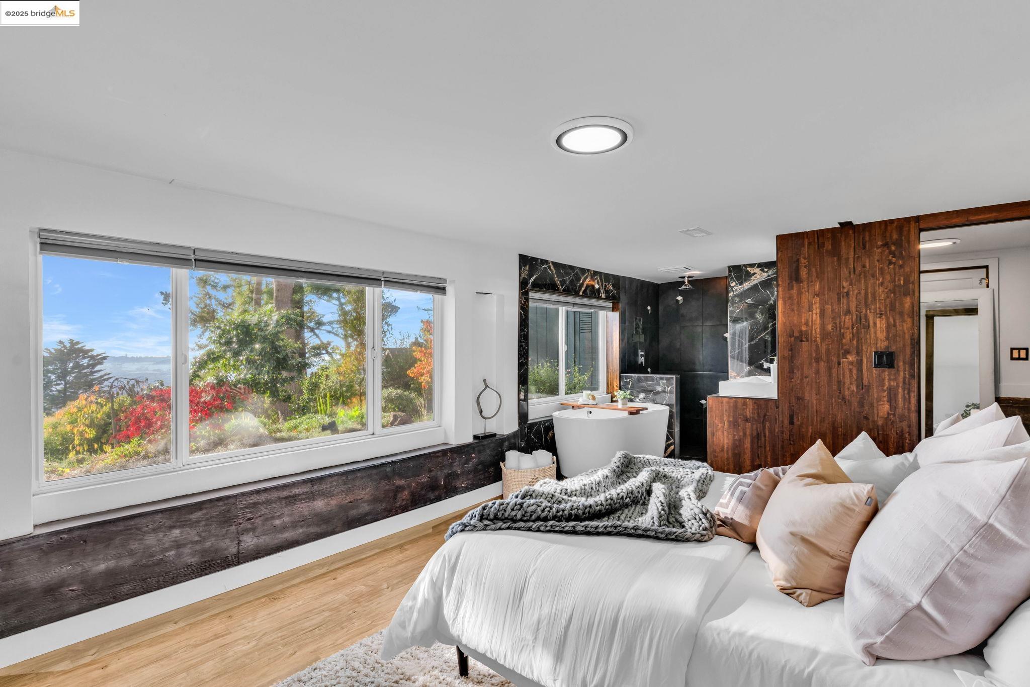 Detail Gallery Image 32 of 58 For 6141 Merriewood Dr, Oakland,  CA 94611 - 5 Beds | 4 Baths