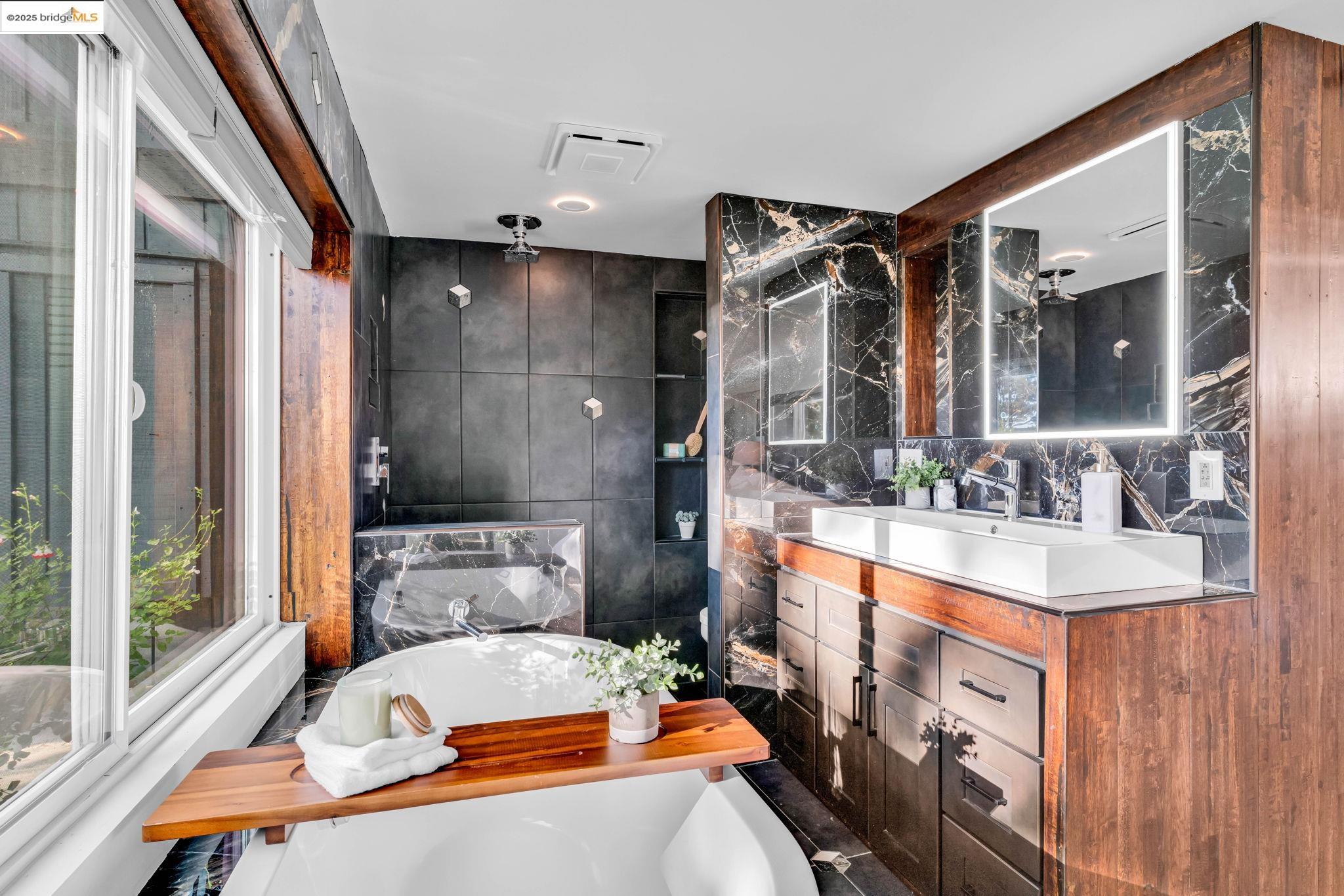 Detail Gallery Image 33 of 58 For 6141 Merriewood Dr, Oakland,  CA 94611 - 5 Beds | 4 Baths