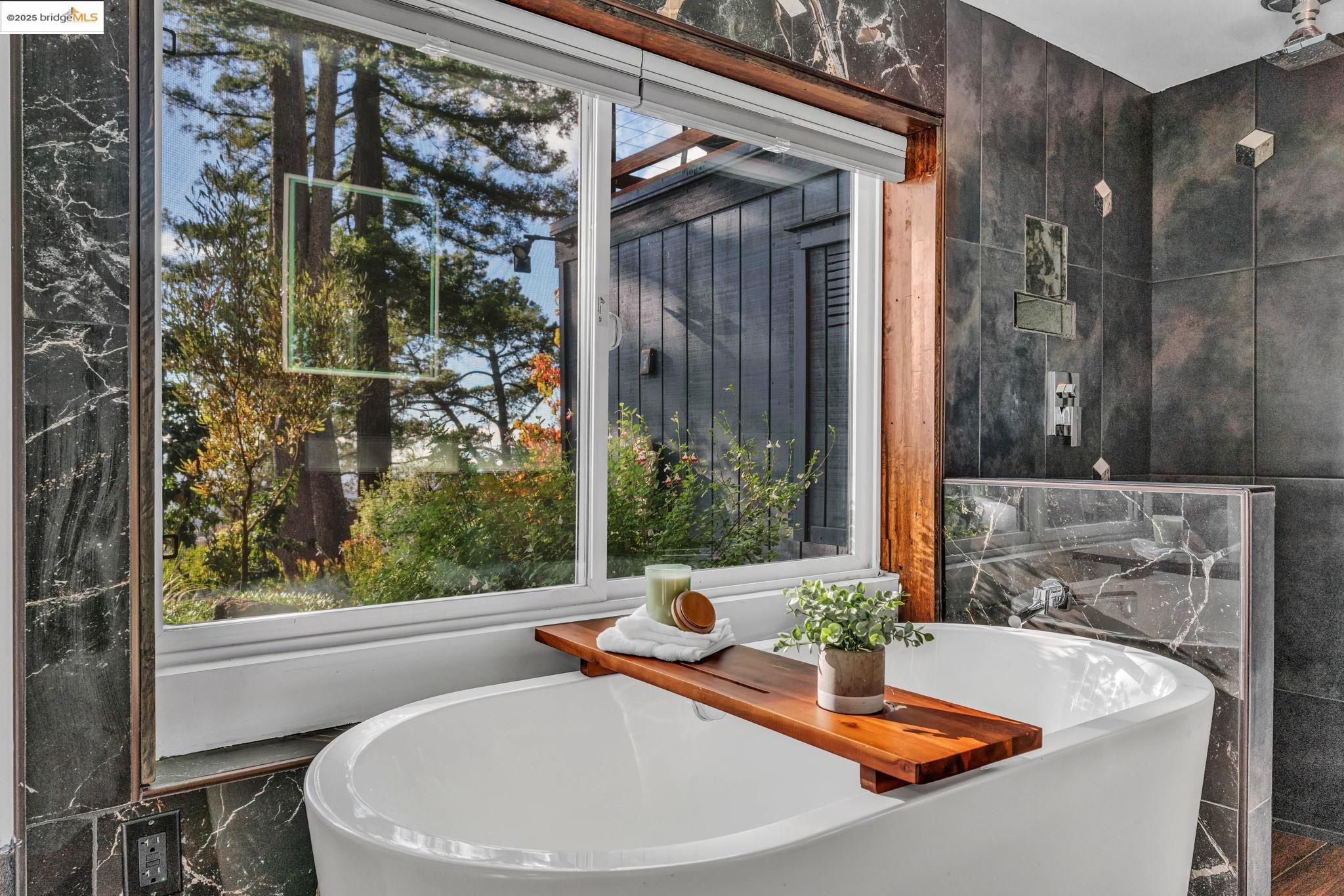 Detail Gallery Image 34 of 58 For 6141 Merriewood Dr, Oakland,  CA 94611 - 5 Beds | 4 Baths