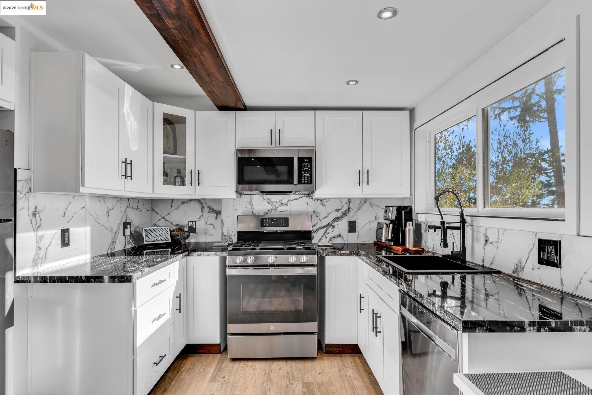 Detail Gallery Image 38 of 58 For 6141 Merriewood Dr, Oakland,  CA 94611 - 5 Beds | 4 Baths