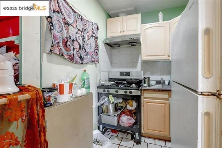 Detail Gallery Image 13 of 19 For 1993 38th Ave, Oakland,  CA 94601 - – Beds | – Baths