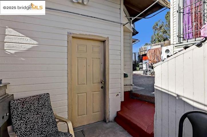 Detail Gallery Image 14 of 19 For 1993 38th Ave, Oakland,  CA 94601 - – Beds | – Baths