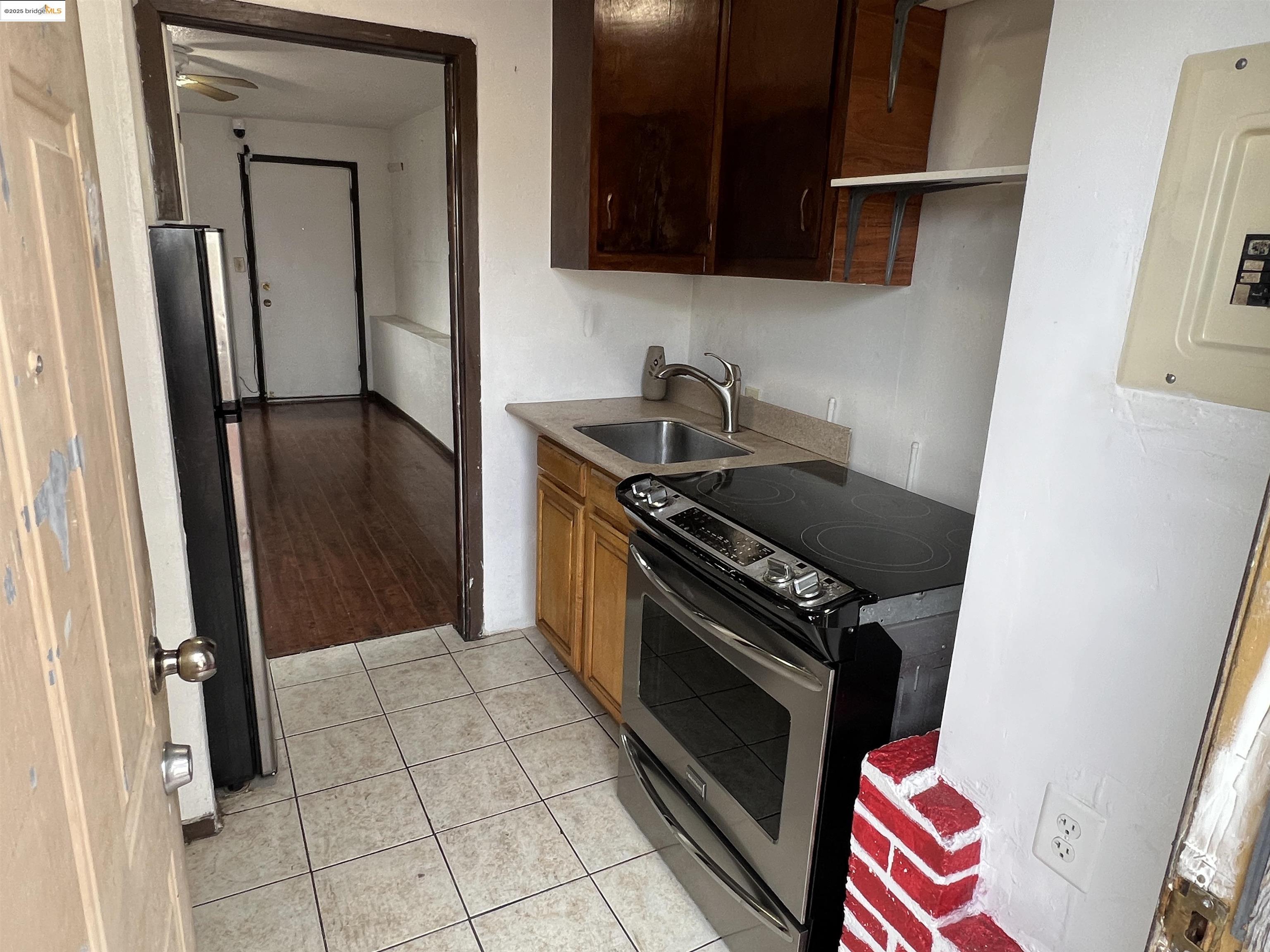 Detail Gallery Image 17 of 19 For 1993 38th Ave, Oakland,  CA 94601 - – Beds | – Baths