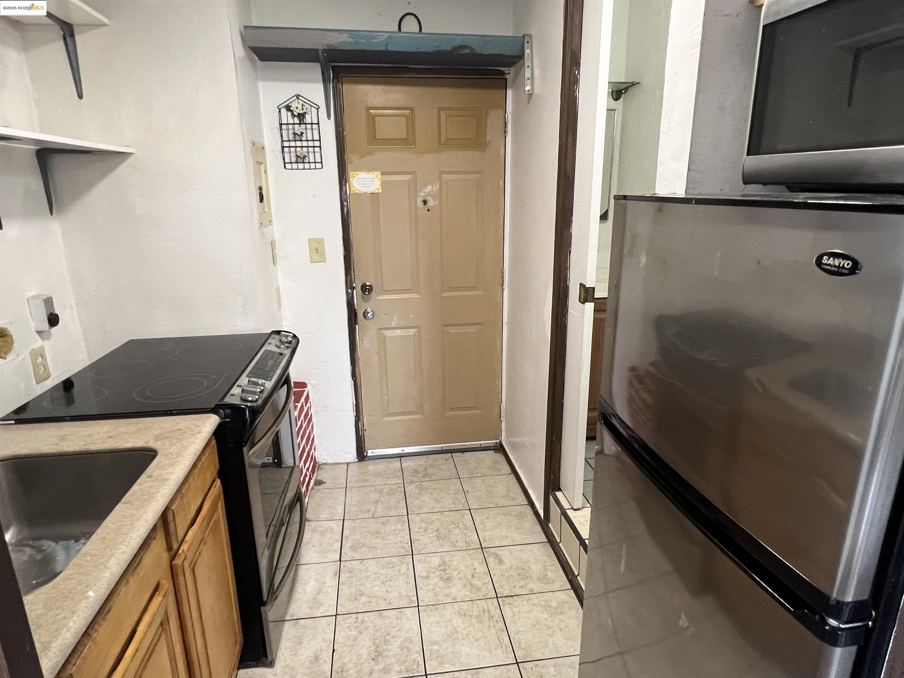 Detail Gallery Image 18 of 19 For 1993 38th Ave, Oakland,  CA 94601 - – Beds | – Baths