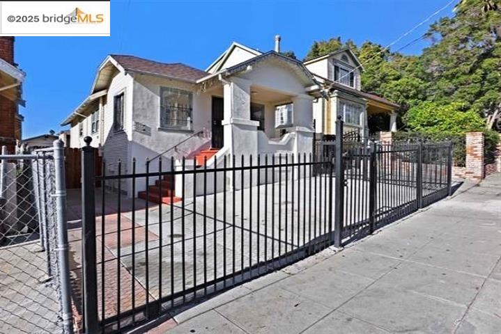 Detail Gallery Image 3 of 19 For 1993 38th Ave, Oakland,  CA 94601 - – Beds | – Baths