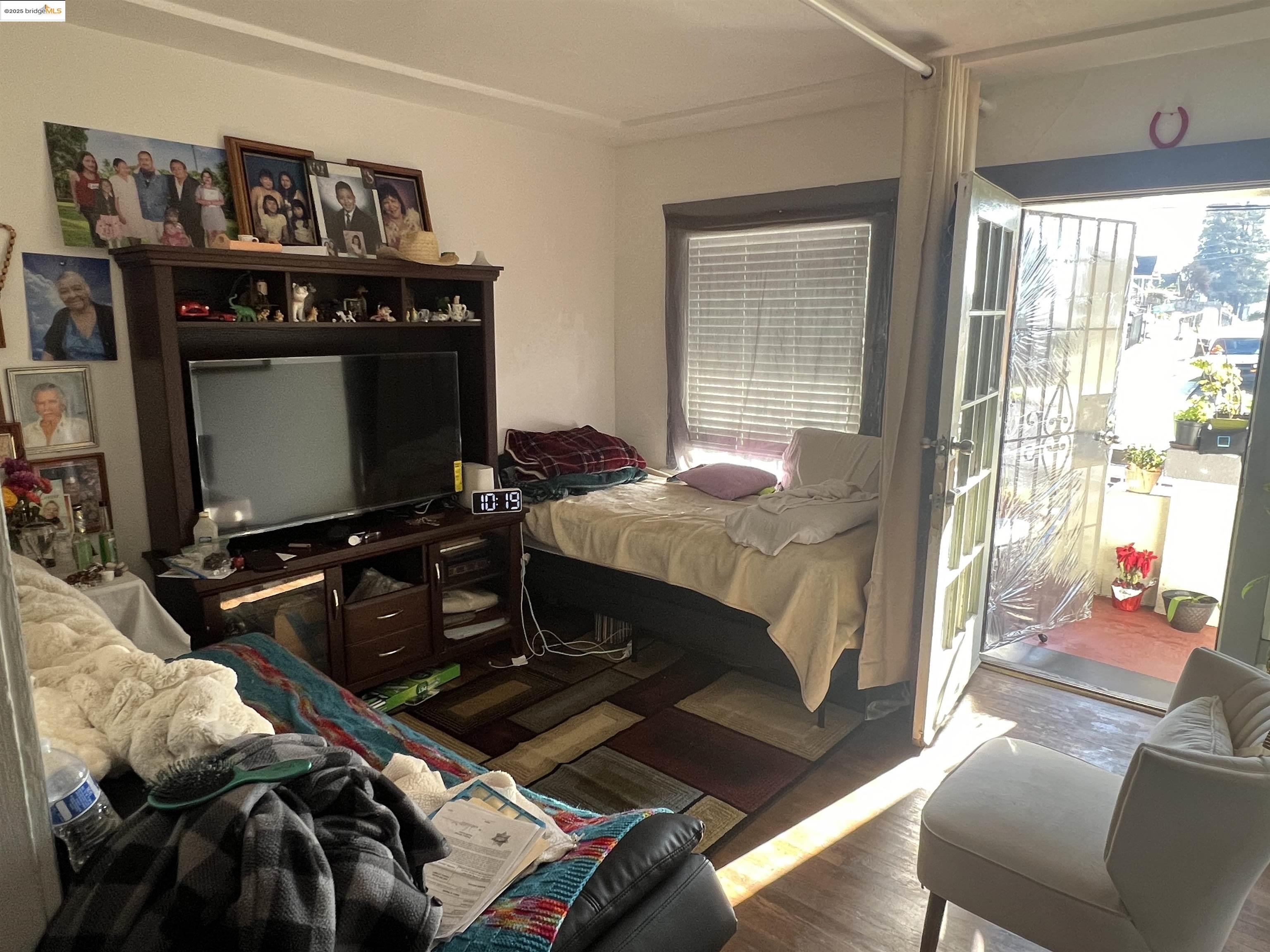 Detail Gallery Image 4 of 19 For 1993 38th Ave, Oakland,  CA 94601 - – Beds | – Baths