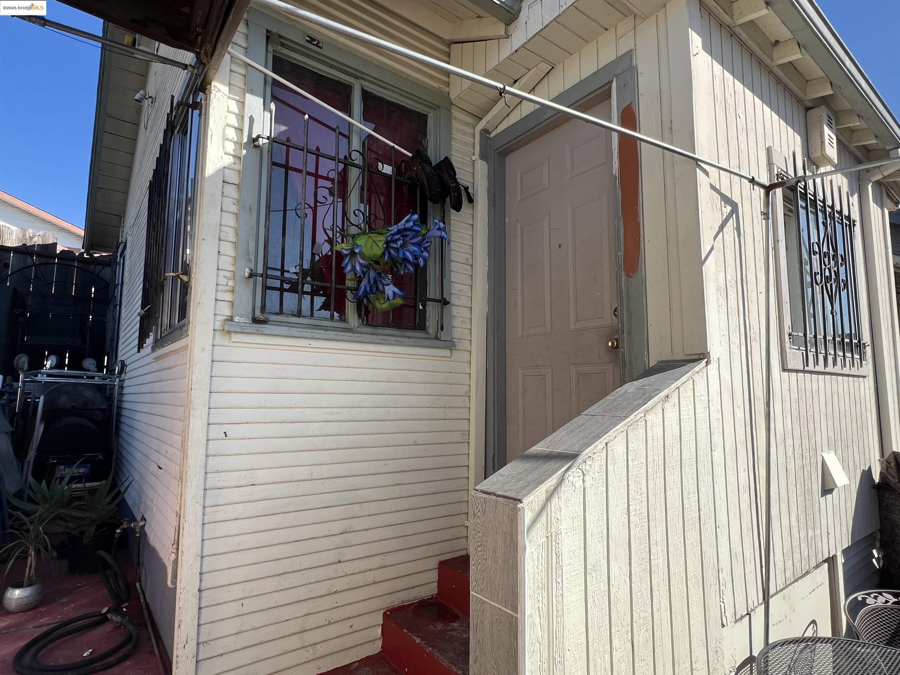 Detail Gallery Image 10 of 19 For 1993 38th Ave, Oakland,  CA 94601 - – Beds | – Baths