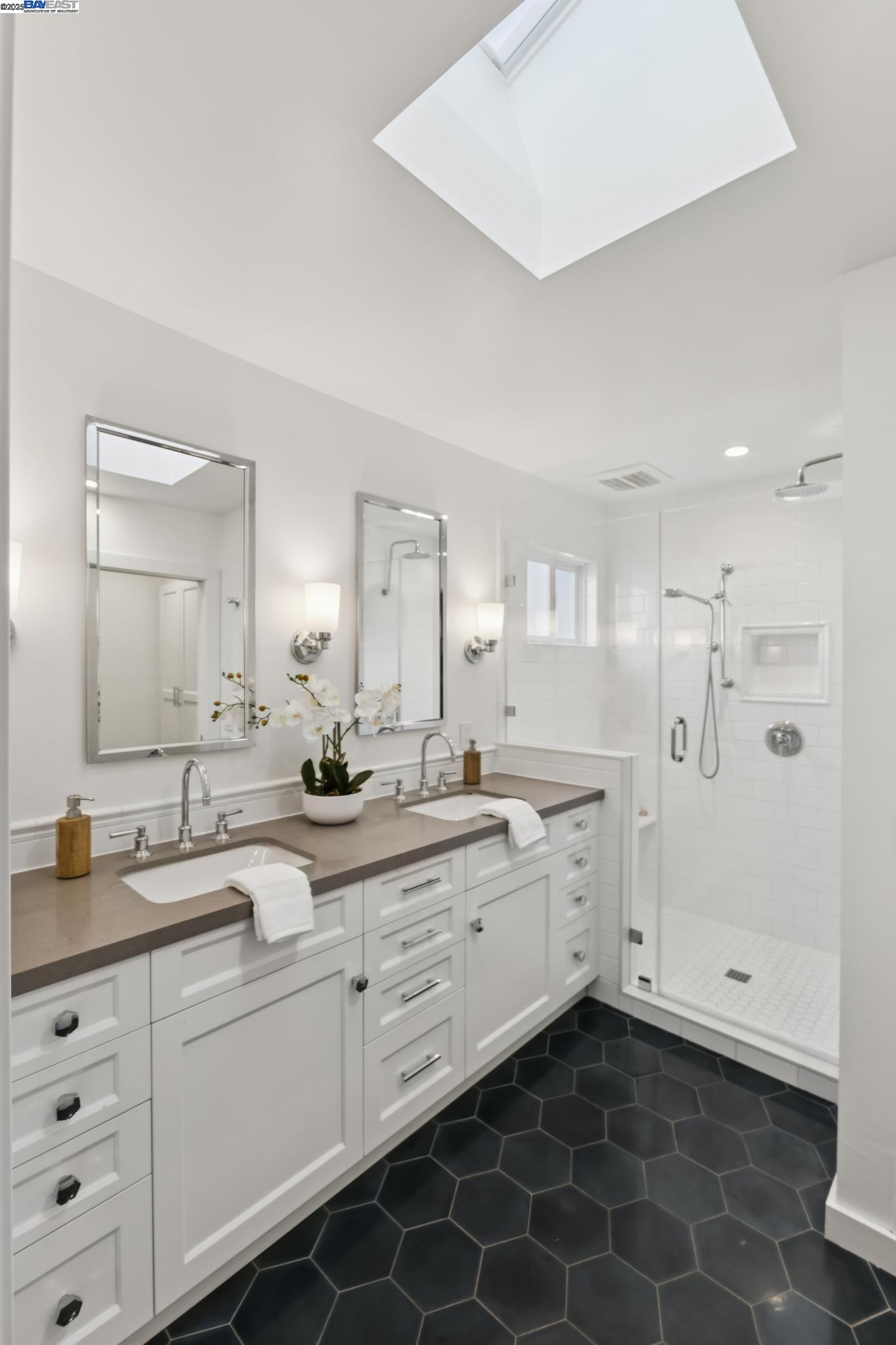 Detail Gallery Image 17 of 58 For 927 Fountain St, Alameda,  CA 94501 - 4 Beds | 3 Baths