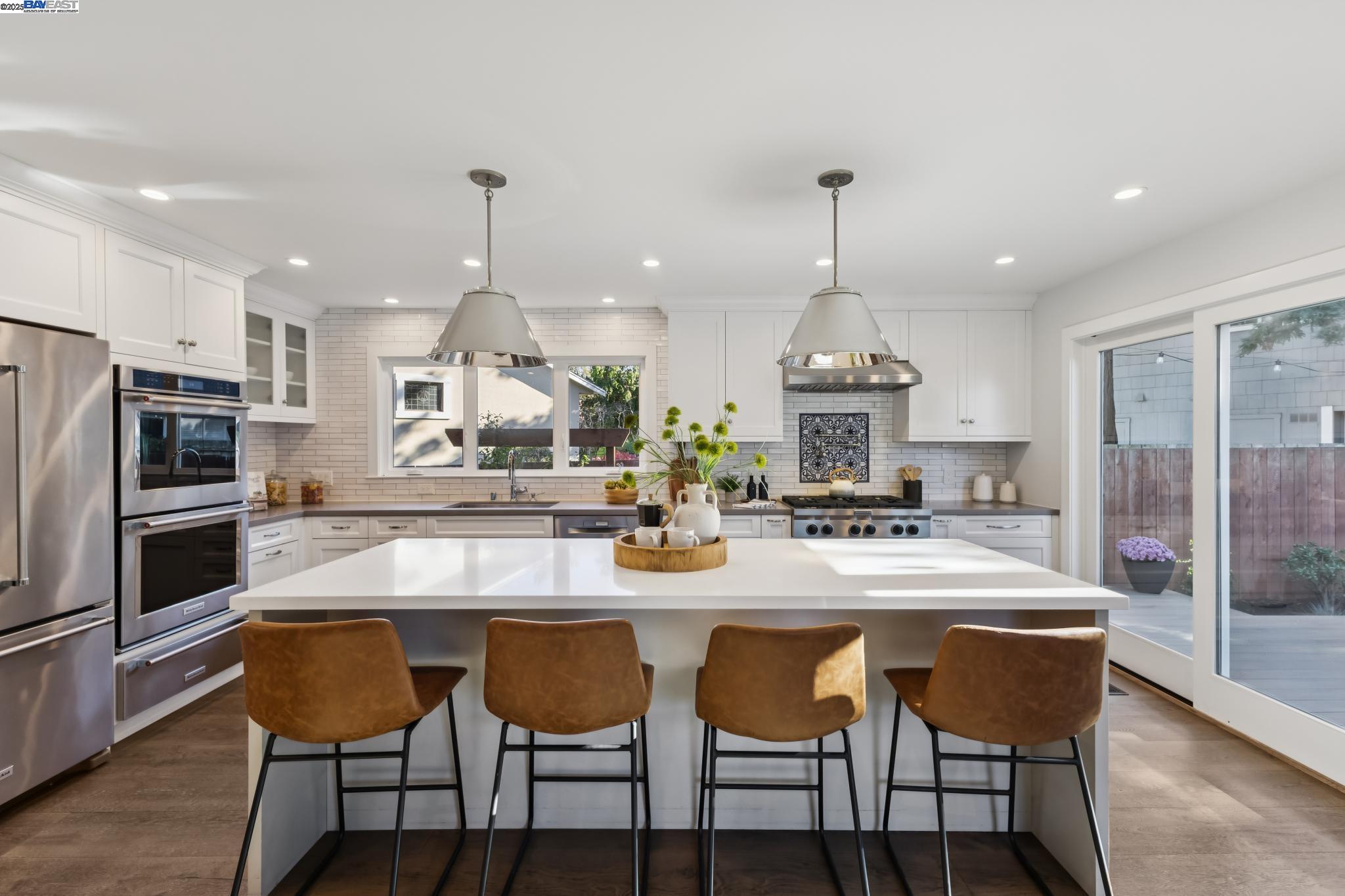 Detail Gallery Image 19 of 58 For 927 Fountain St, Alameda,  CA 94501 - 4 Beds | 3 Baths