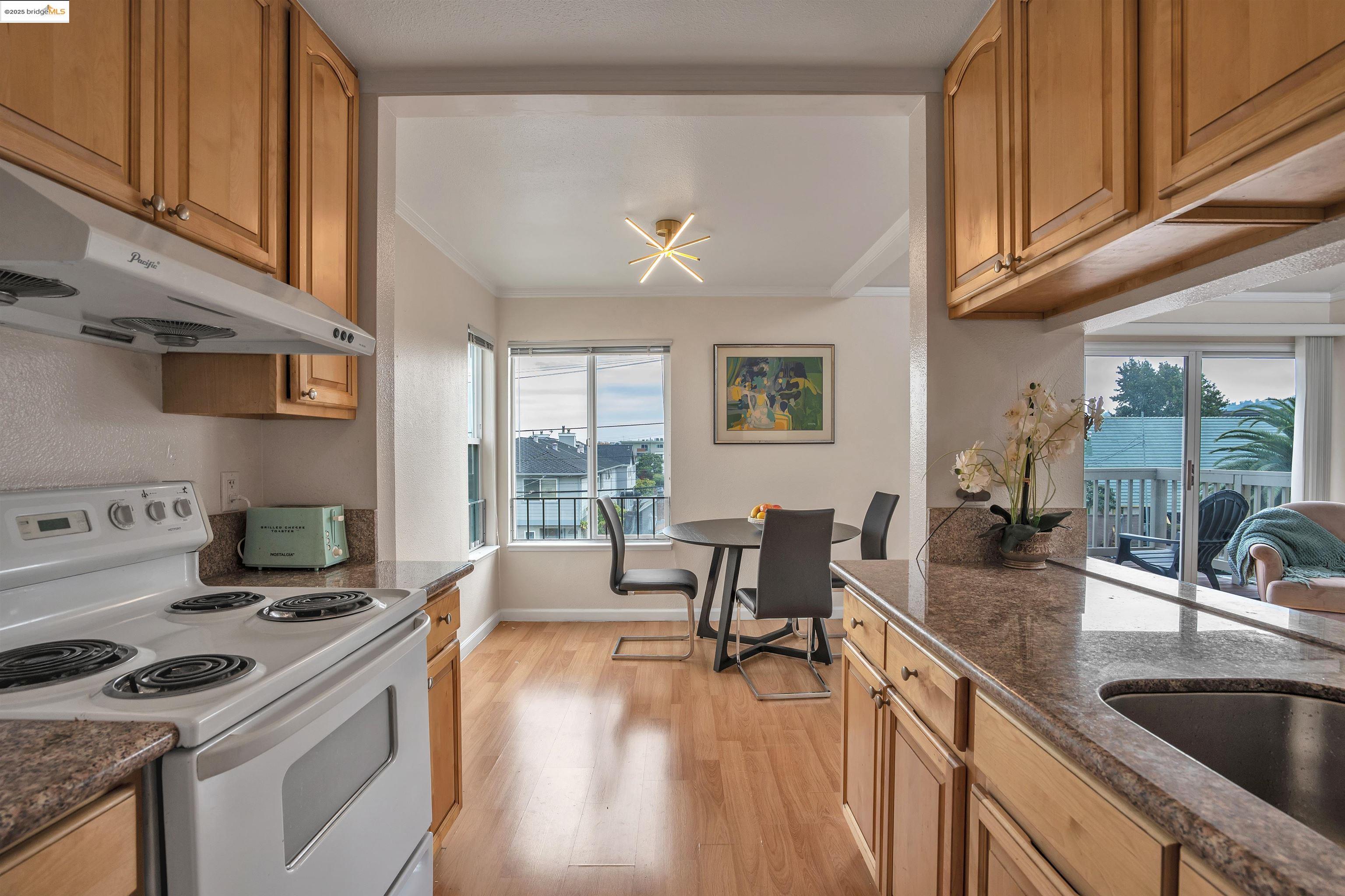 Detail Gallery Image 10 of 25 For 15 Mateo Ave #7,  Millbrae,  CA 94030 - 2 Beds | 2 Baths