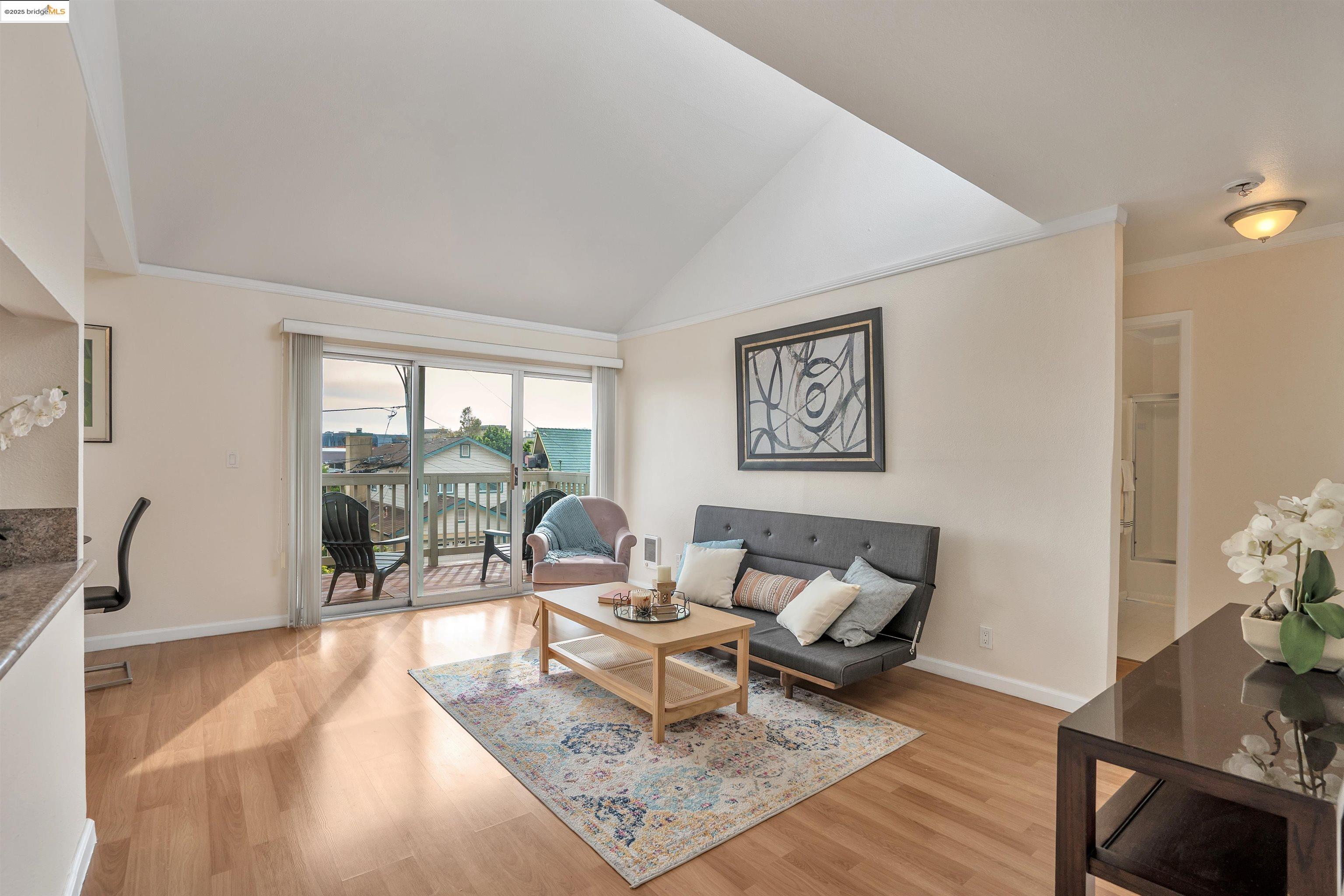 Detail Gallery Image 5 of 25 For 15 Mateo Ave #7,  Millbrae,  CA 94030 - 2 Beds | 2 Baths