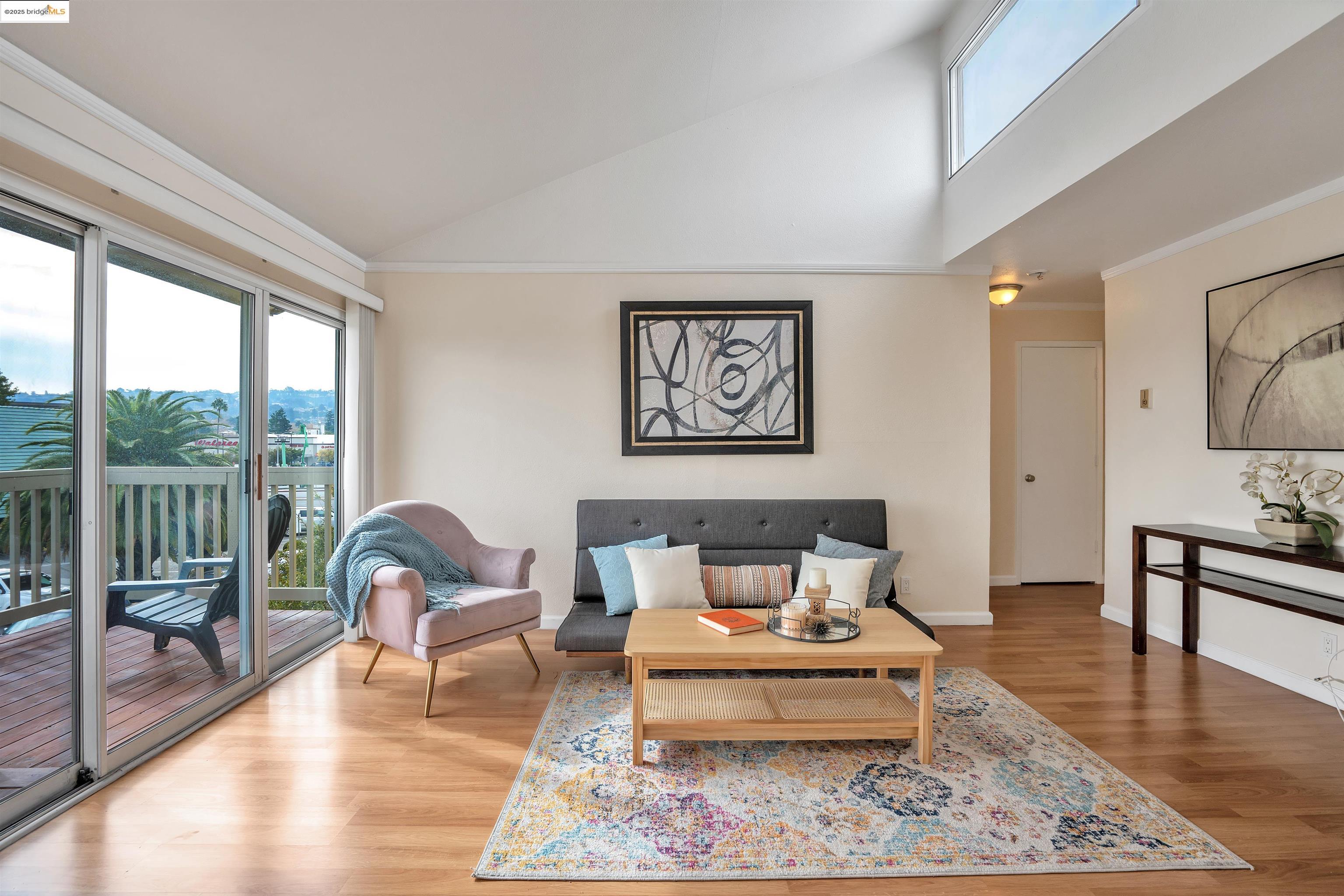 Detail Gallery Image 6 of 25 For 15 Mateo Ave #7,  Millbrae,  CA 94030 - 2 Beds | 2 Baths