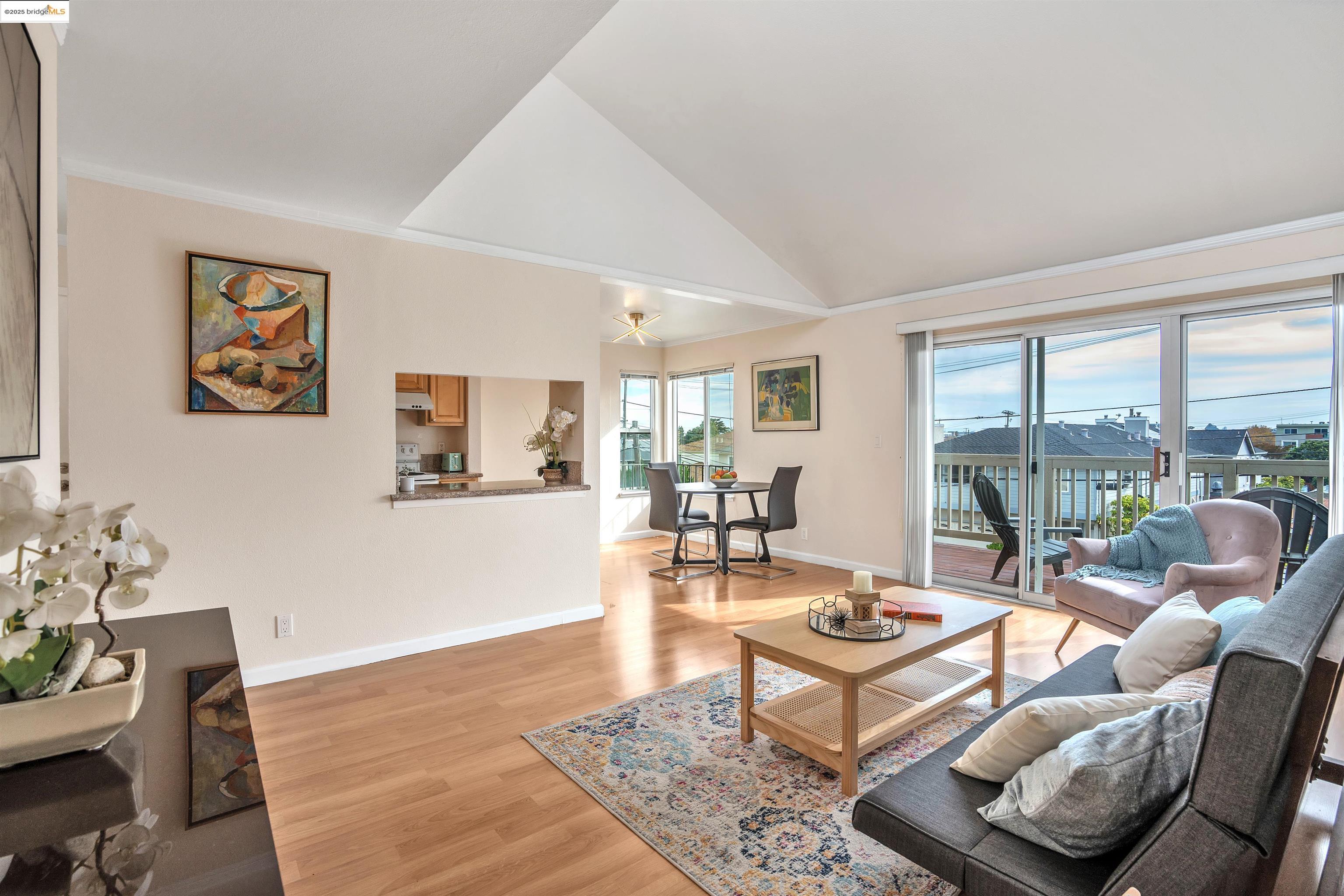 Detail Gallery Image 7 of 25 For 15 Mateo Ave #7,  Millbrae,  CA 94030 - 2 Beds | 2 Baths