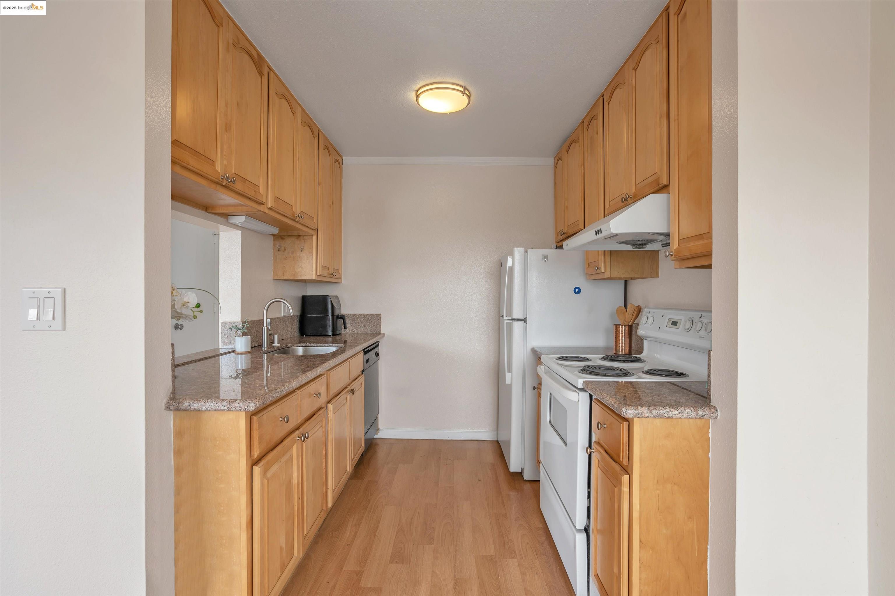 Detail Gallery Image 9 of 25 For 15 Mateo Ave #7,  Millbrae,  CA 94030 - 2 Beds | 2 Baths