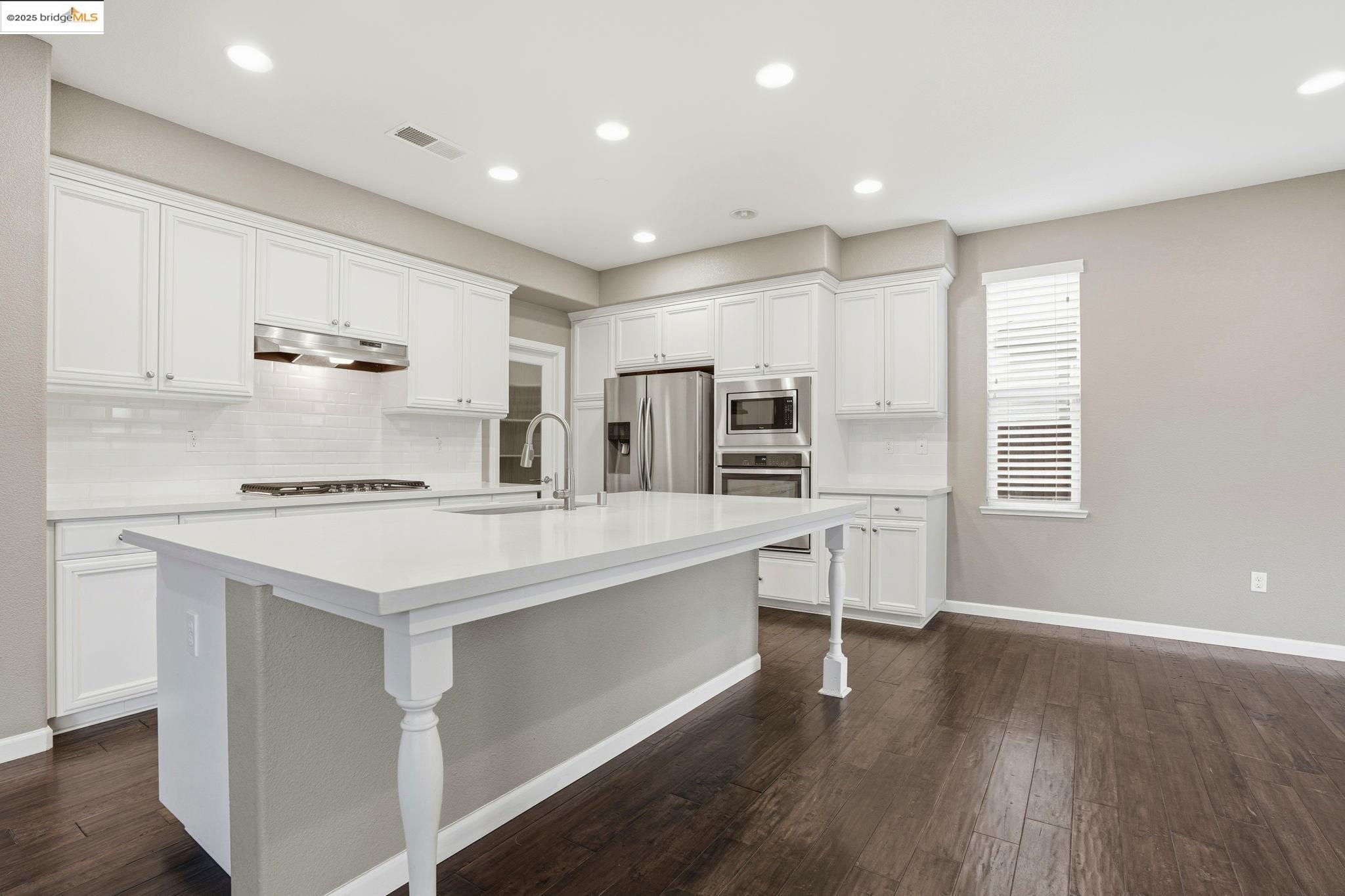 Detail Gallery Image 5 of 40 For 8047 Westport Cir, Discovery Bay,  CA 94505 - 4 Beds | 3 Baths