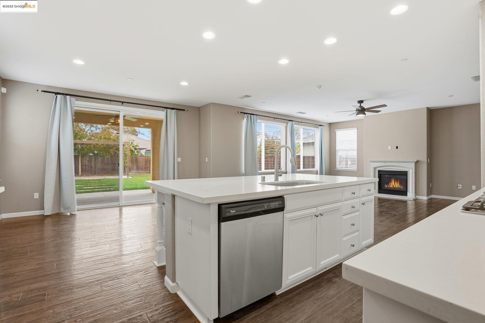 Detail Gallery Image 8 of 40 For 8047 Westport Cir, Discovery Bay,  CA 94505 - 4 Beds | 3 Baths