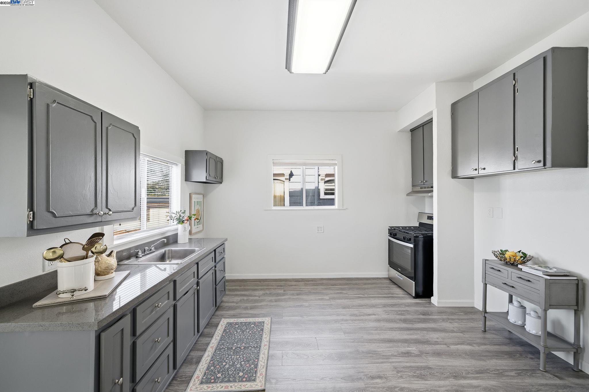 Detail Gallery Image 13 of 32 For 3237 Linden St, Oakland,  CA 94608 - 2 Beds | 1 Baths