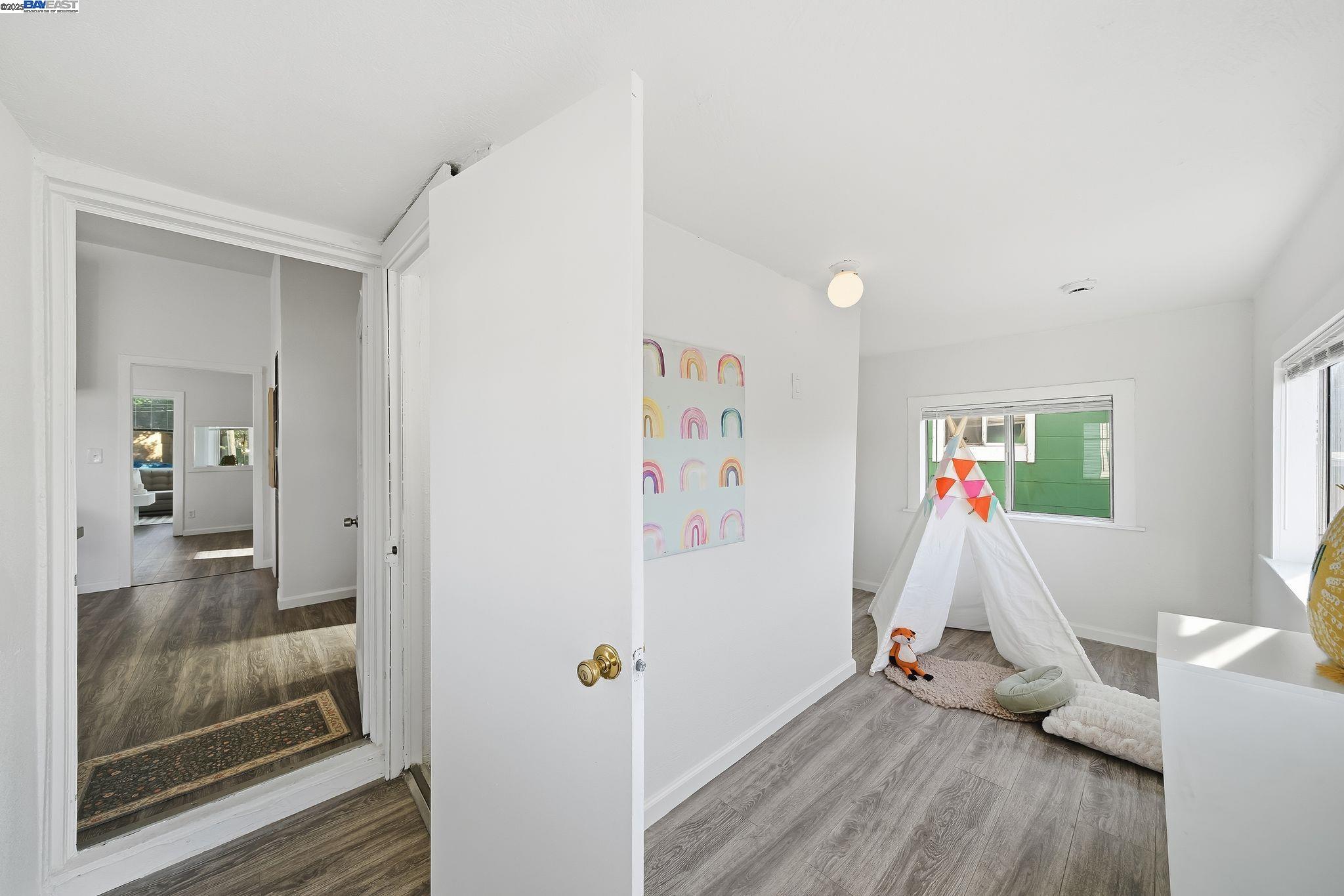 Detail Gallery Image 16 of 32 For 3237 Linden St, Oakland,  CA 94608 - 2 Beds | 1 Baths