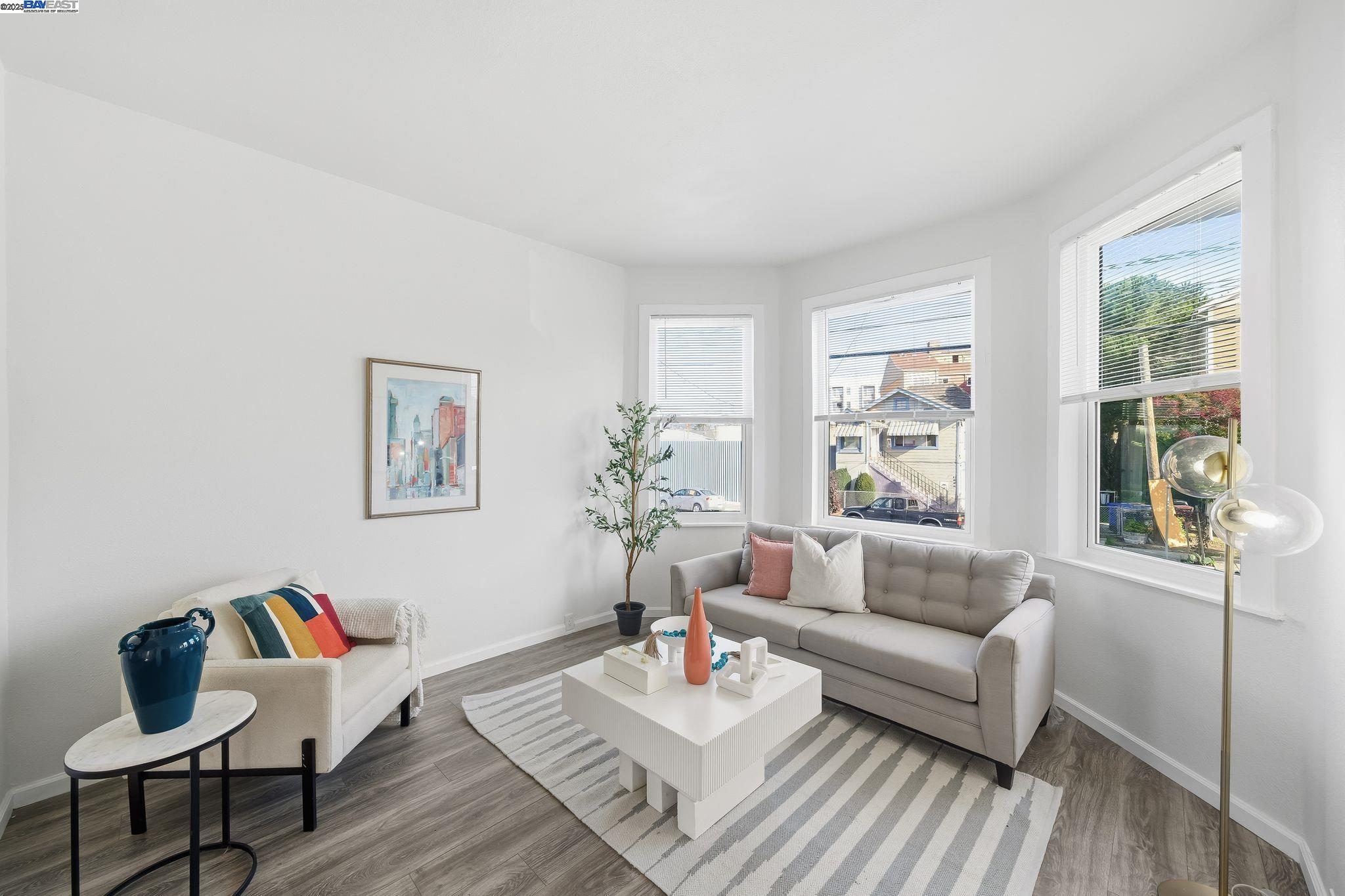 Detail Gallery Image 4 of 32 For 3237 Linden St, Oakland,  CA 94608 - 2 Beds | 1 Baths