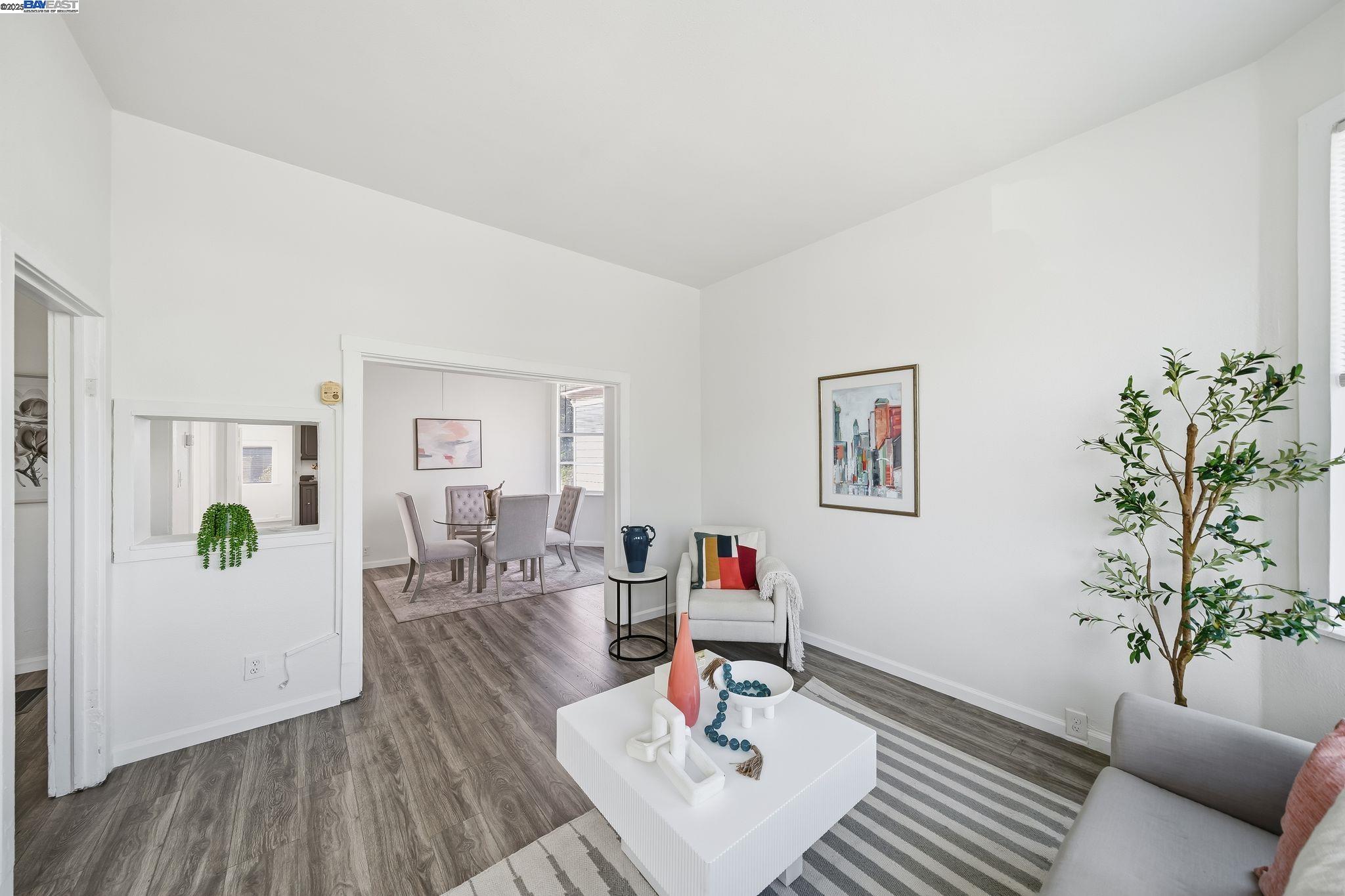 Detail Gallery Image 5 of 32 For 3237 Linden St, Oakland,  CA 94608 - 2 Beds | 1 Baths