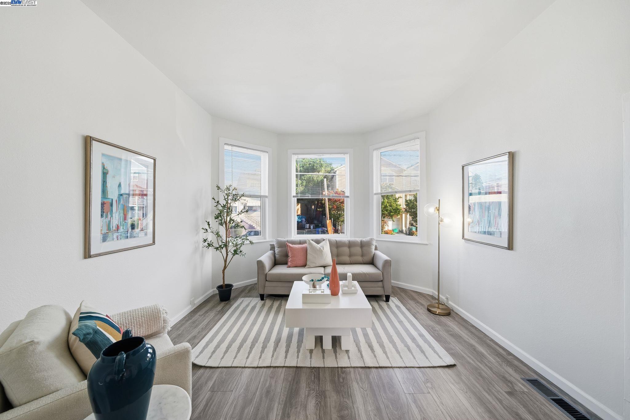 Detail Gallery Image 6 of 32 For 3237 Linden St, Oakland,  CA 94608 - 2 Beds | 1 Baths