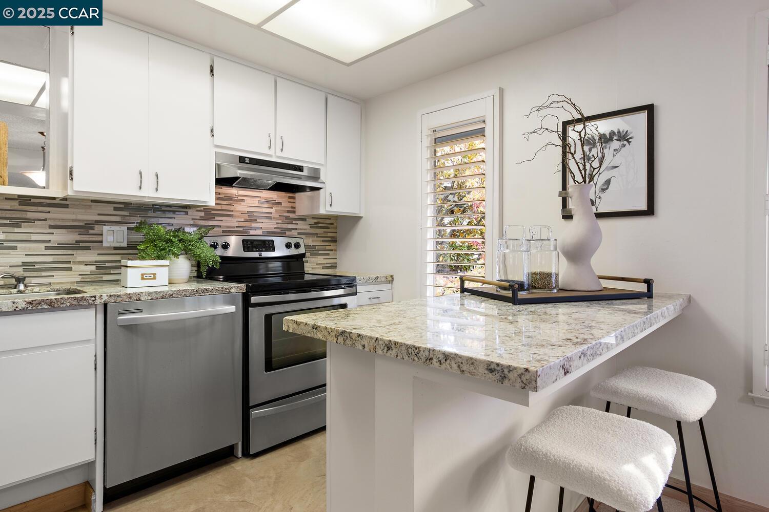 Detail Gallery Image 5 of 55 For 1501 Skycrest Dr #3,  Walnut Creek,  CA 94595 - 1 Beds | 1 Baths