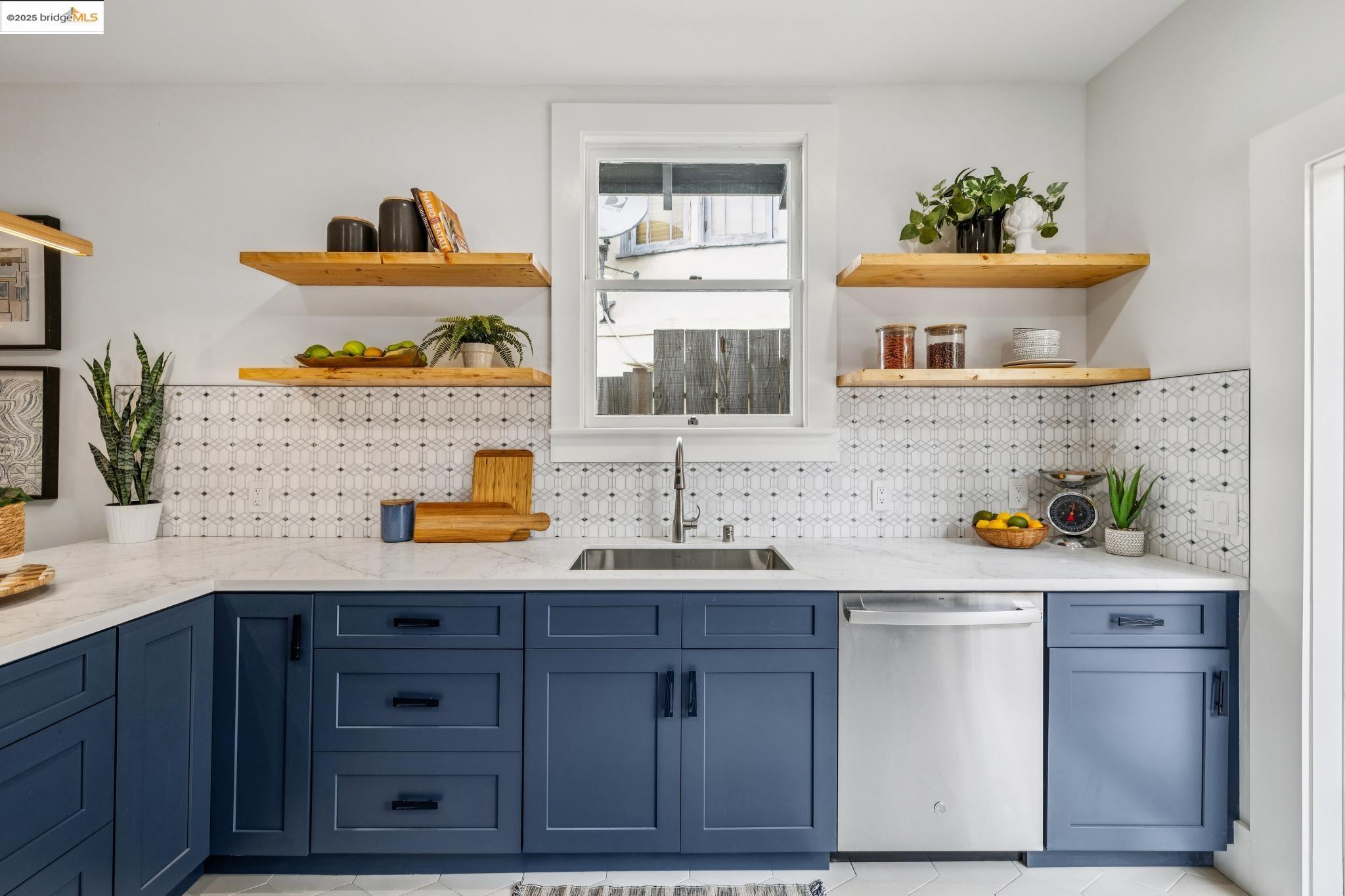 Detail Gallery Image 25 of 60 For 574 Weldon Ave, Oakland,  CA 94610 - 3 Beds | 2/1 Baths