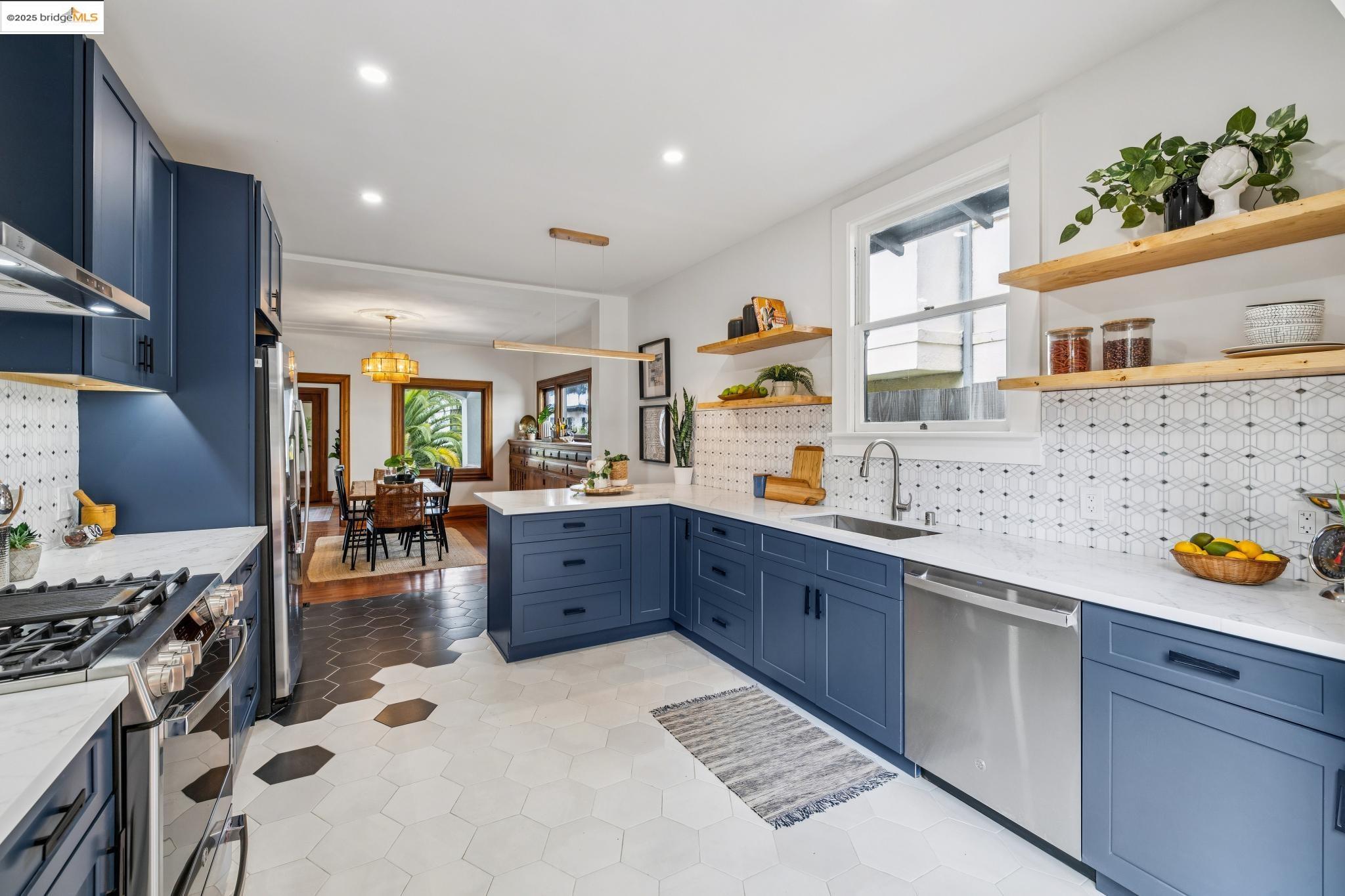 Detail Gallery Image 26 of 60 For 574 Weldon Ave, Oakland,  CA 94610 - 3 Beds | 2/1 Baths