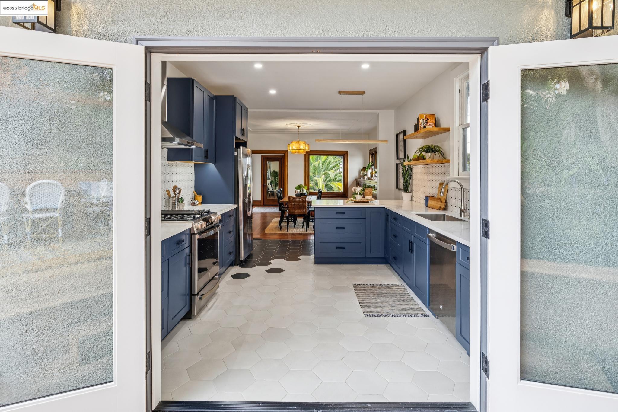 Detail Gallery Image 28 of 60 For 574 Weldon Ave, Oakland,  CA 94610 - 3 Beds | 2/1 Baths