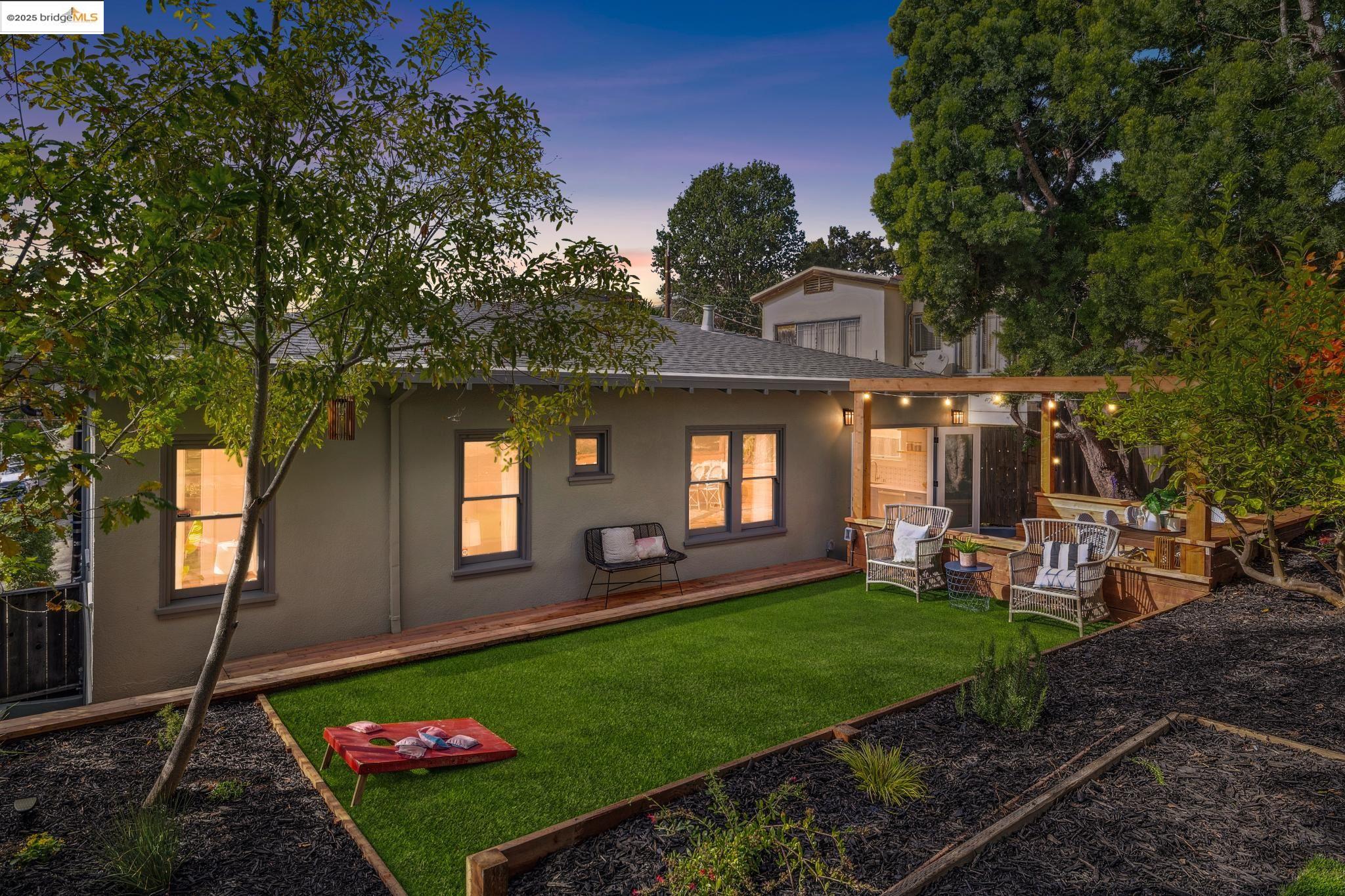 Detail Gallery Image 30 of 60 For 574 Weldon Ave, Oakland,  CA 94610 - 3 Beds | 2/1 Baths