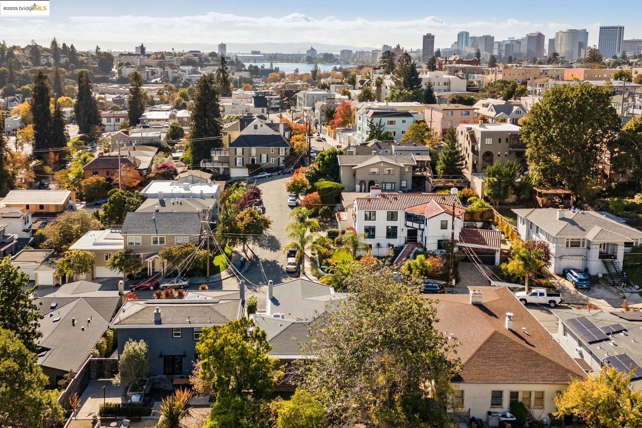 Detail Gallery Image 4 of 60 For 574 Weldon Ave, Oakland,  CA 94610 - 3 Beds | 2/1 Baths