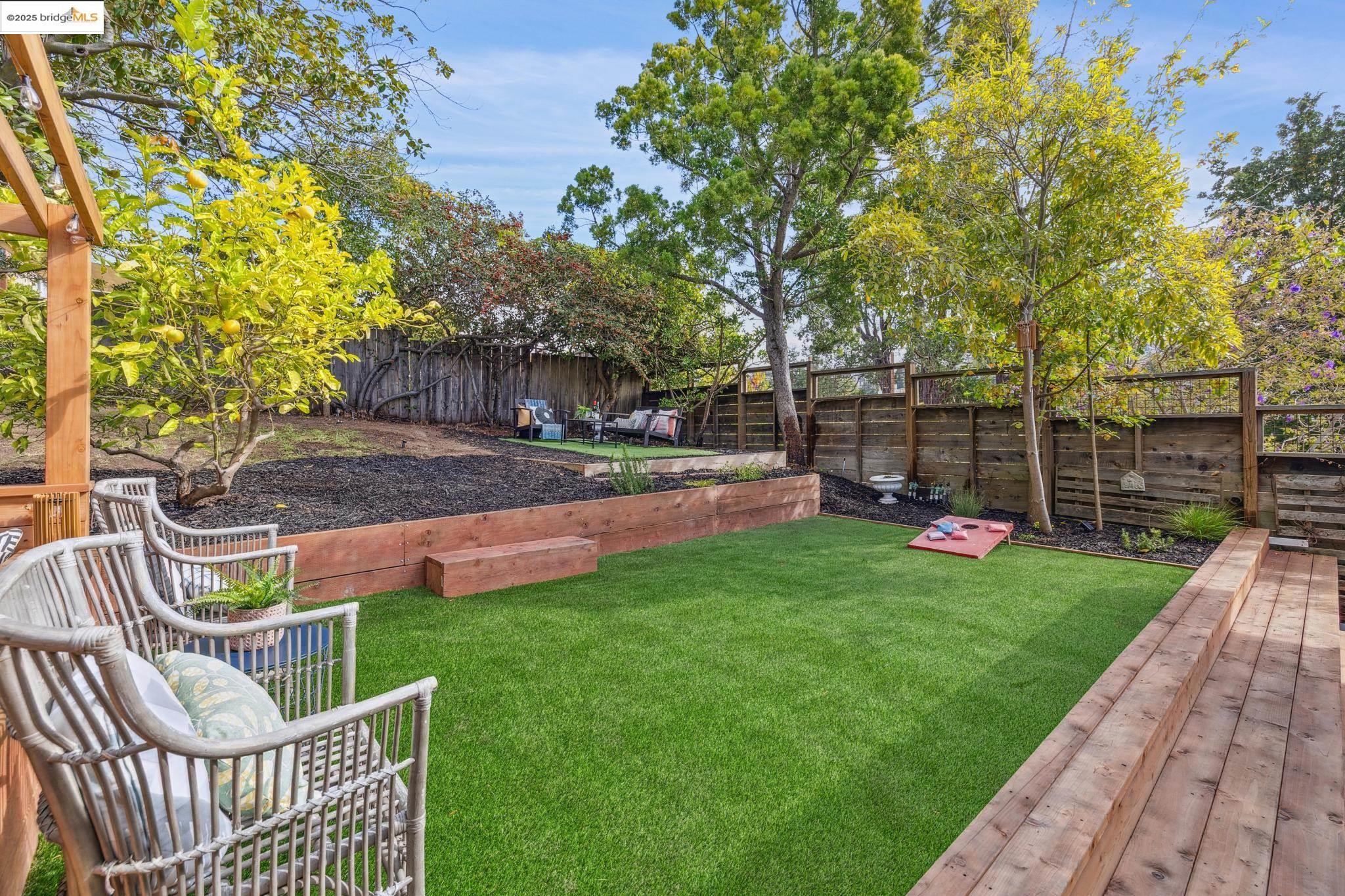 Detail Gallery Image 33 of 60 For 574 Weldon Ave, Oakland,  CA 94610 - 3 Beds | 2/1 Baths