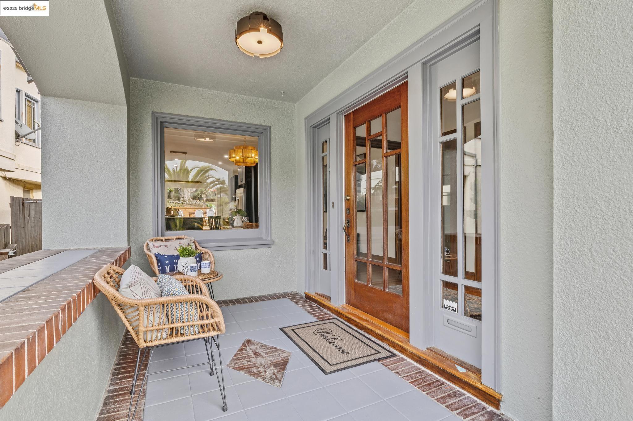 Detail Gallery Image 5 of 60 For 574 Weldon Ave, Oakland,  CA 94610 - 3 Beds | 2/1 Baths