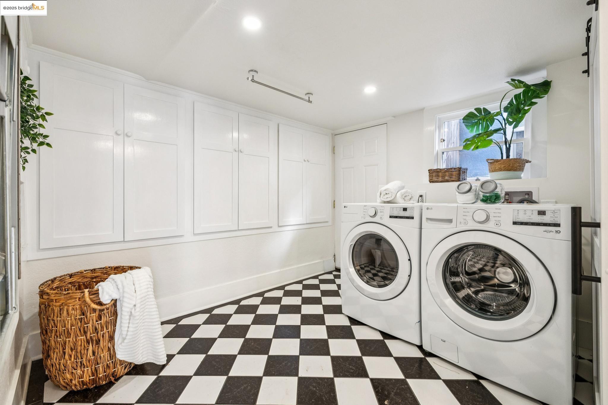 Detail Gallery Image 52 of 60 For 574 Weldon Ave, Oakland,  CA 94610 - 3 Beds | 2/1 Baths