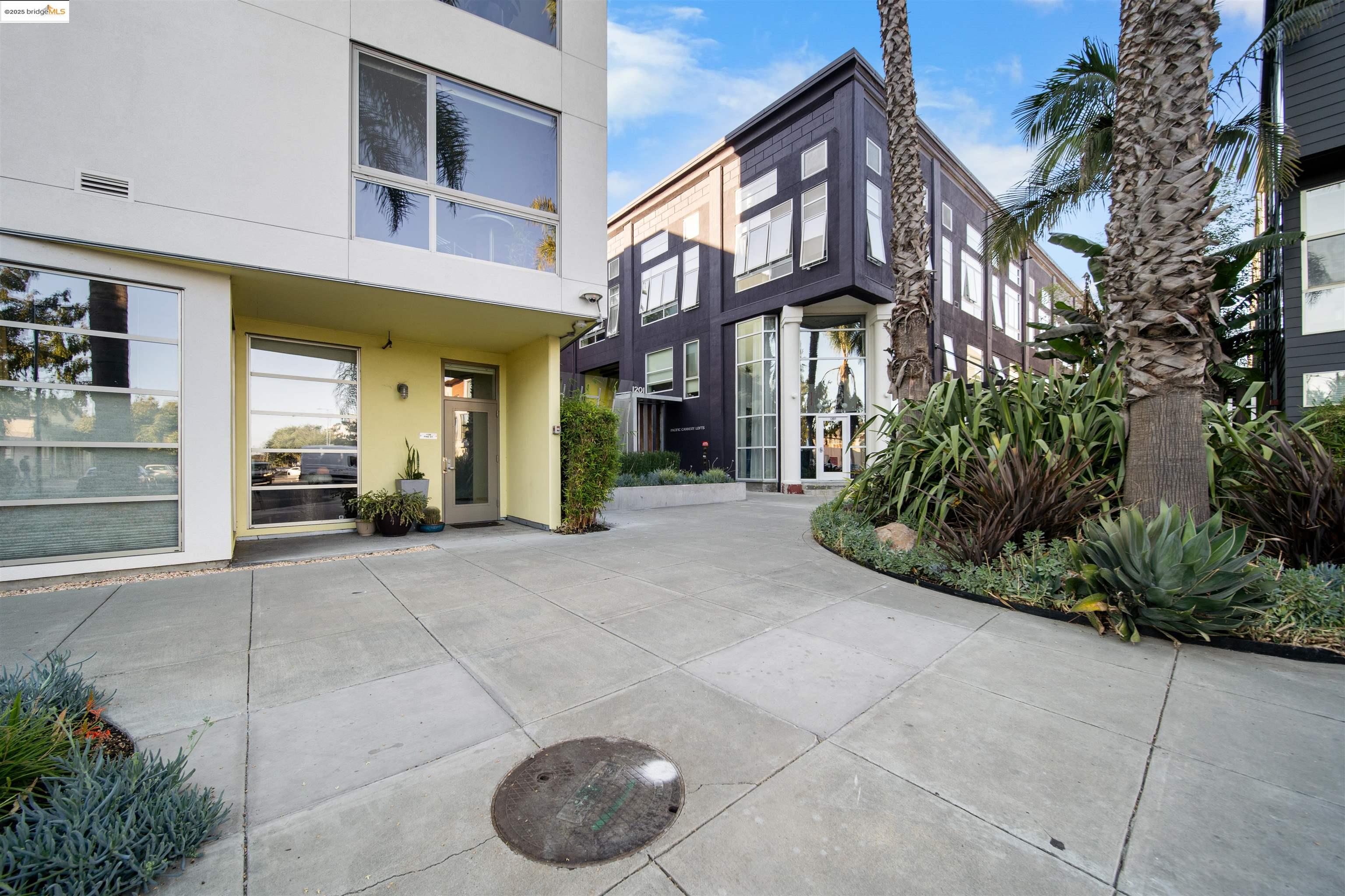 Detail Gallery Image 2 of 25 For 1201 Pine St #363,  Oakland,  CA 94607-1469 - 1 Beds | 1 Baths