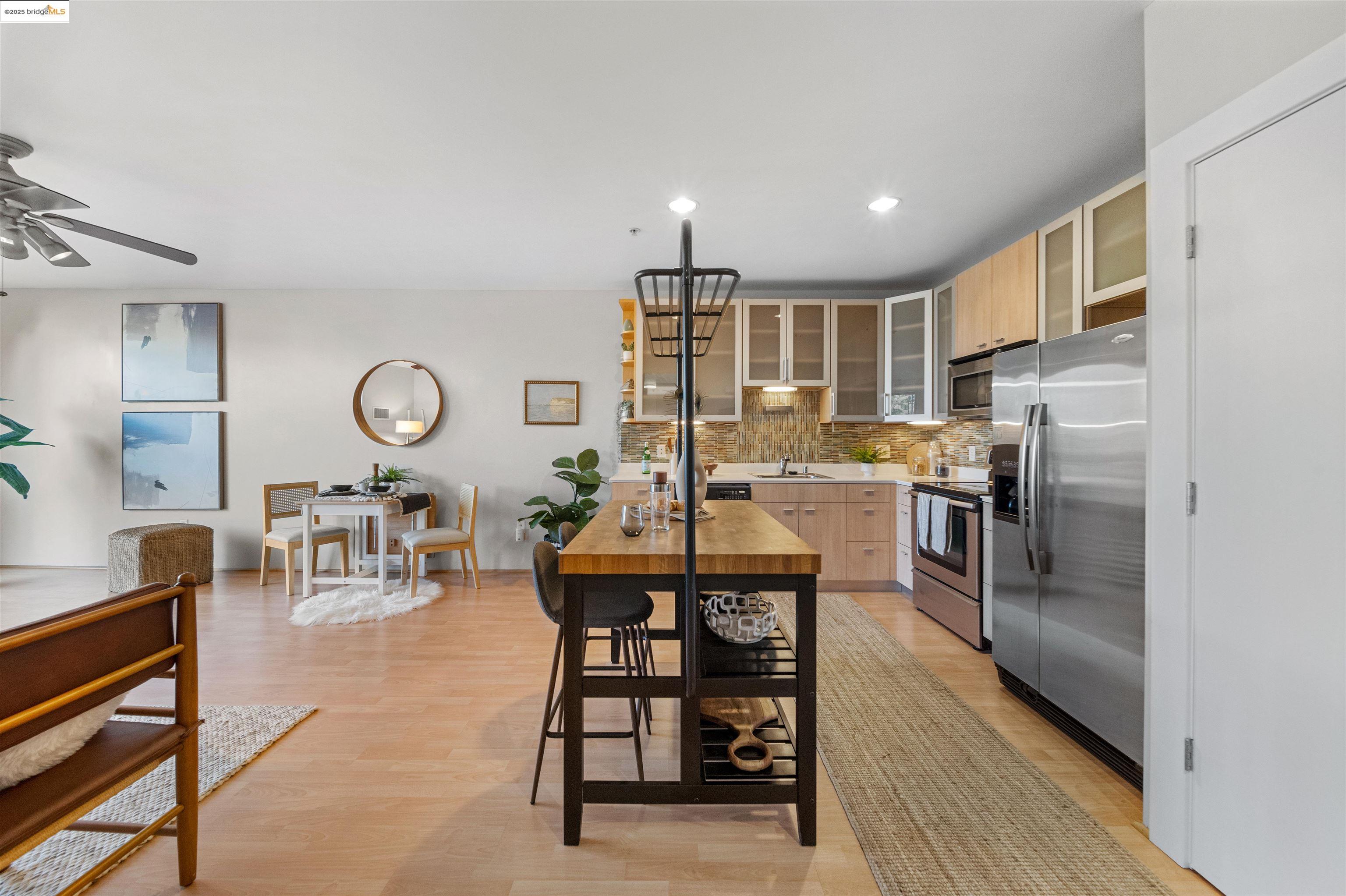 Detail Gallery Image 4 of 25 For 1201 Pine St #363,  Oakland,  CA 94607-1469 - 1 Beds | 1 Baths