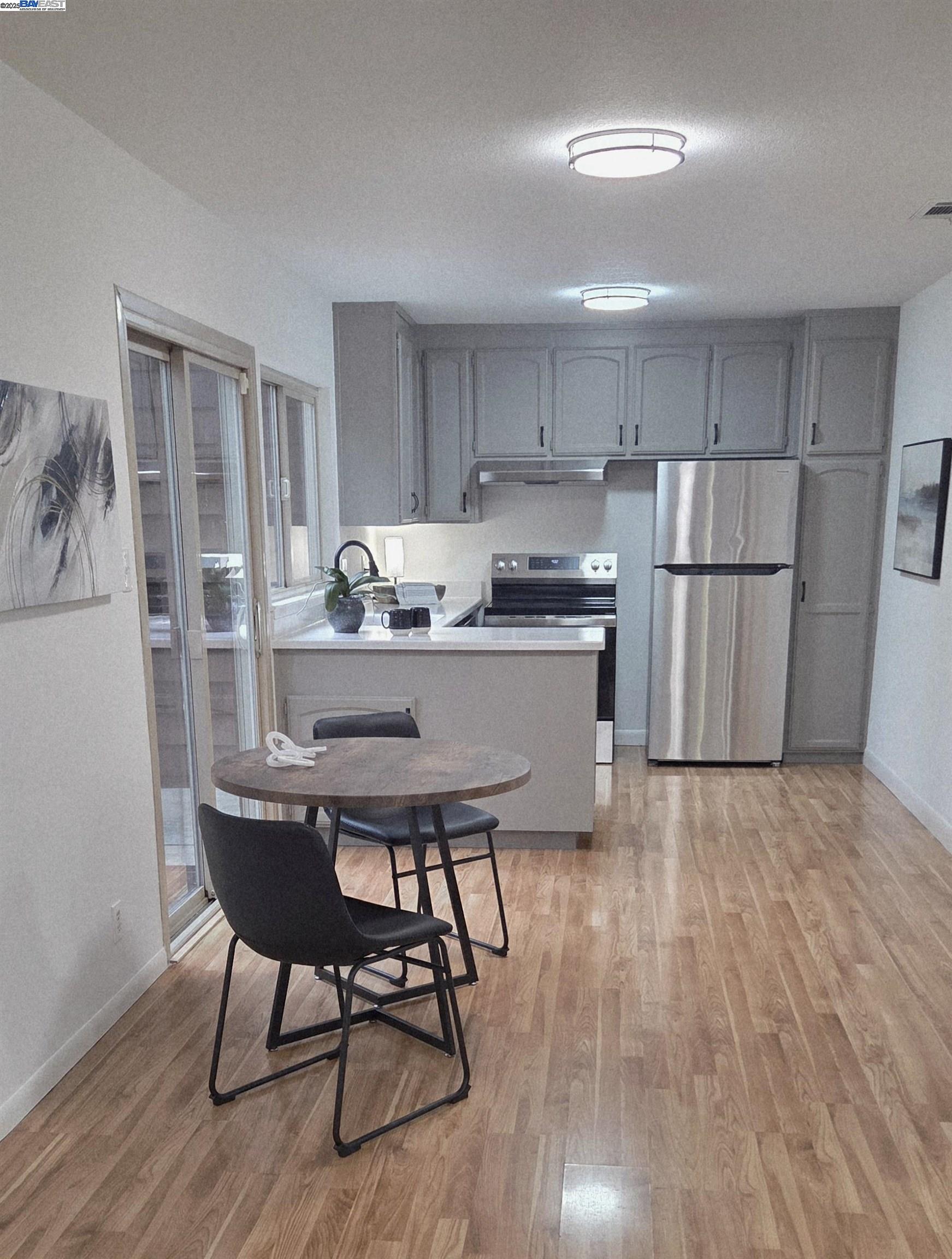 Detail Gallery Image 14 of 46 For 4119 Ravenwood Pl, Castro Valley,  CA 94546 - 2 Beds | 1 Baths