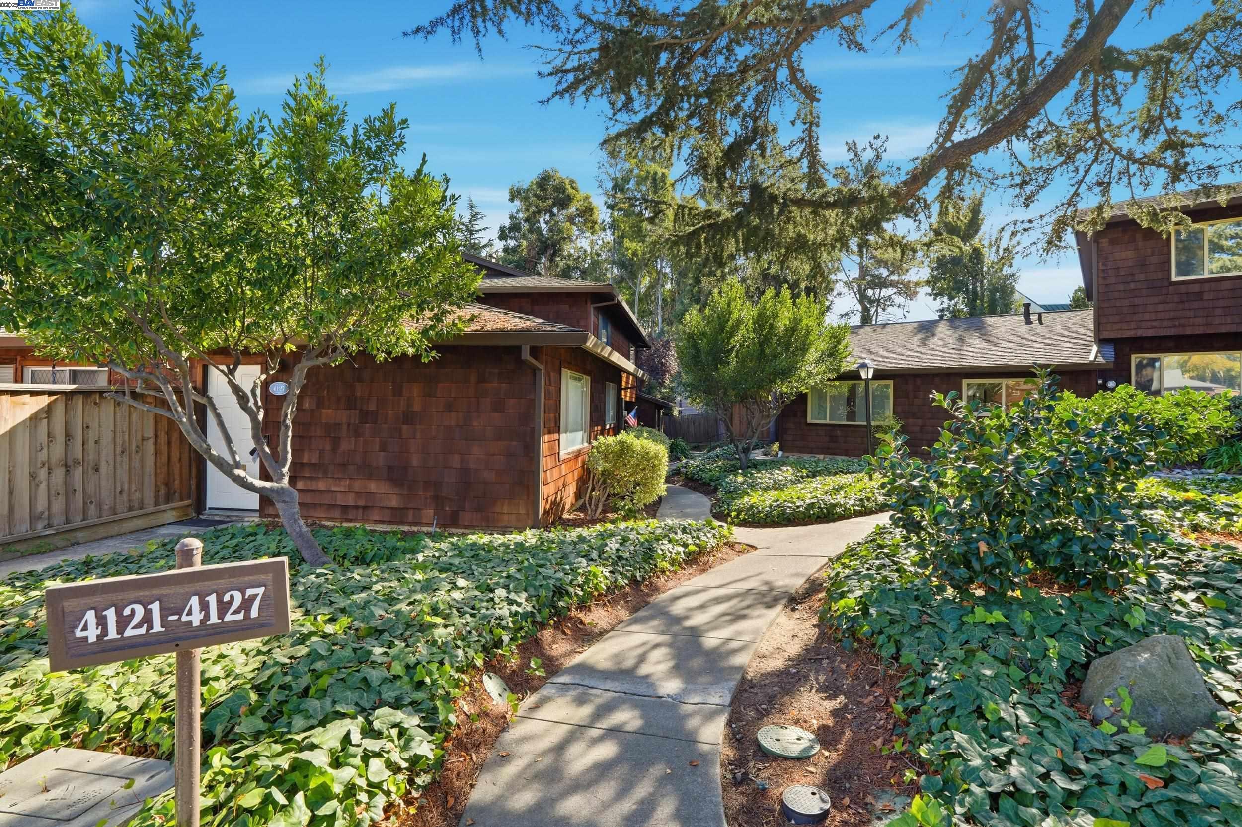 Detail Gallery Image 4 of 46 For 4119 Ravenwood Pl, Castro Valley,  CA 94546 - 2 Beds | 1 Baths